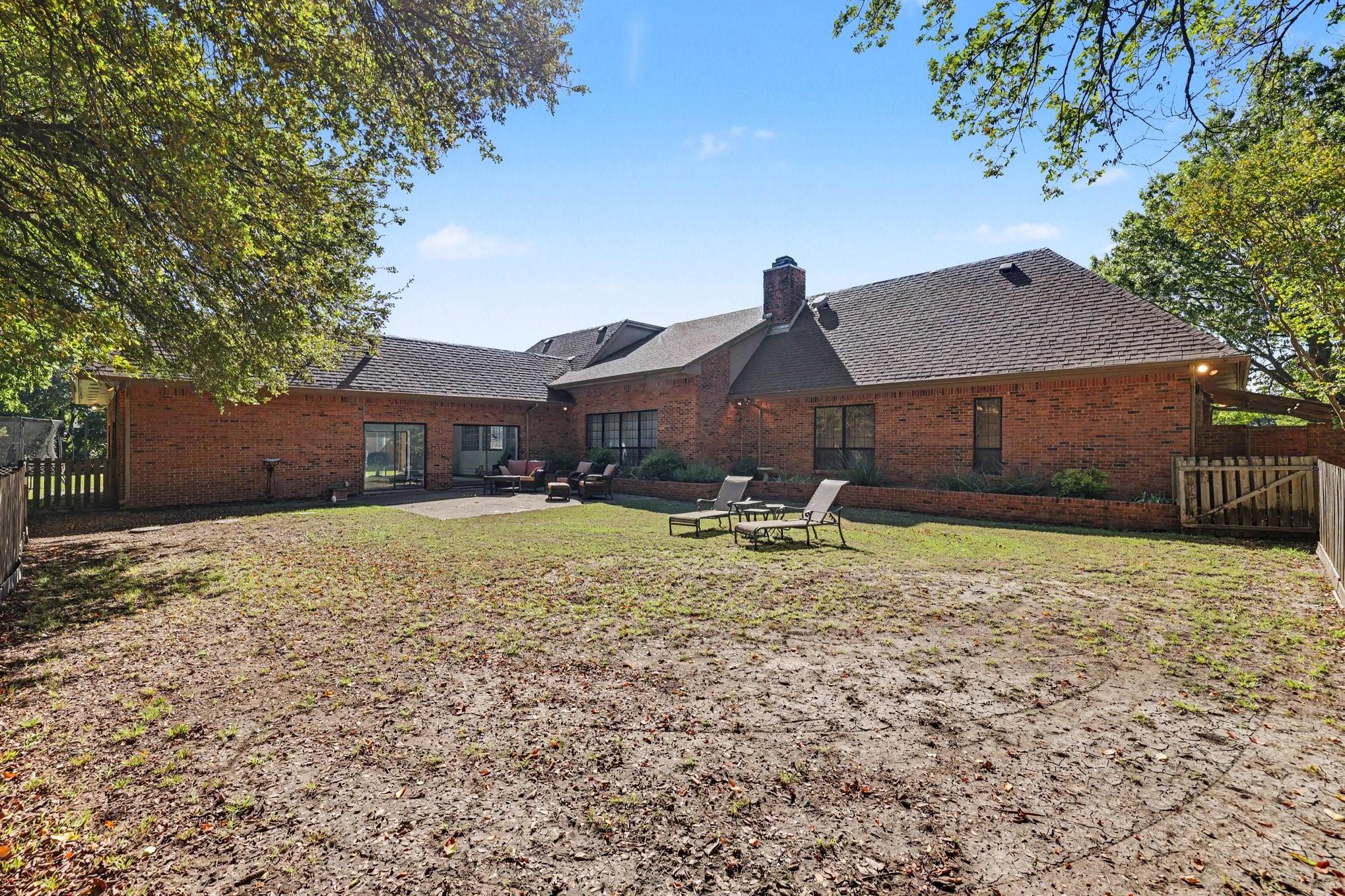 main property photo 30