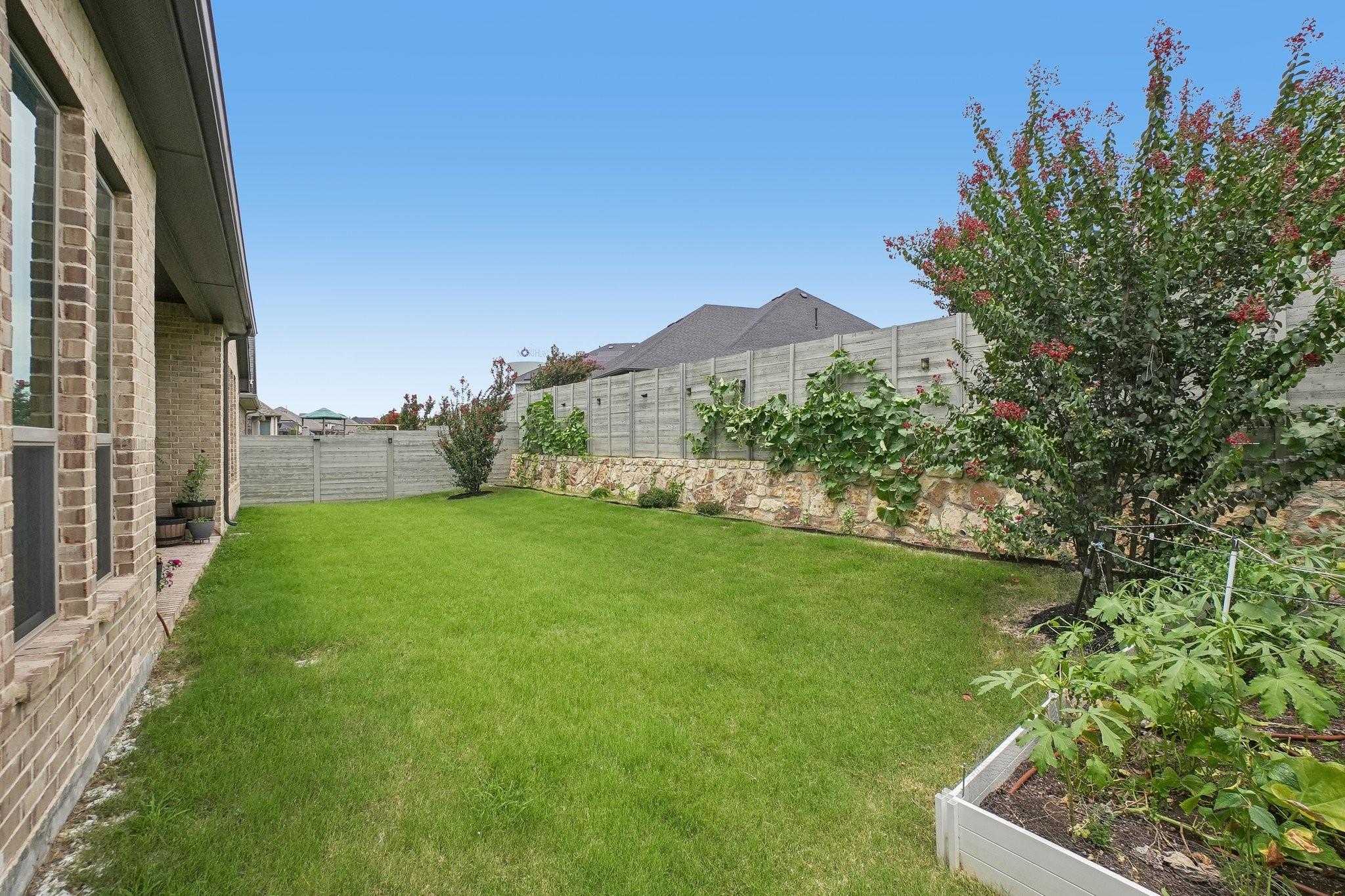 main property photo 23