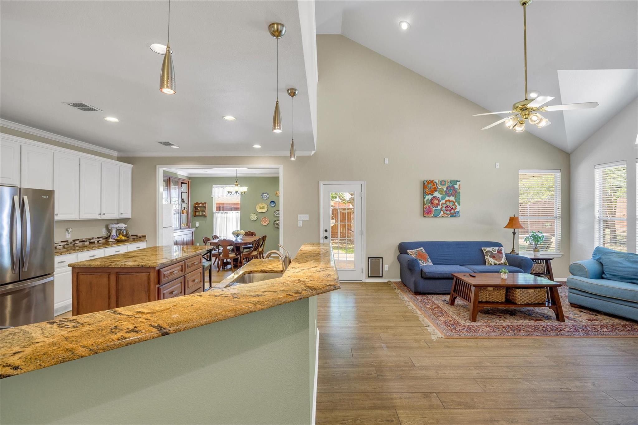 main property photo 17