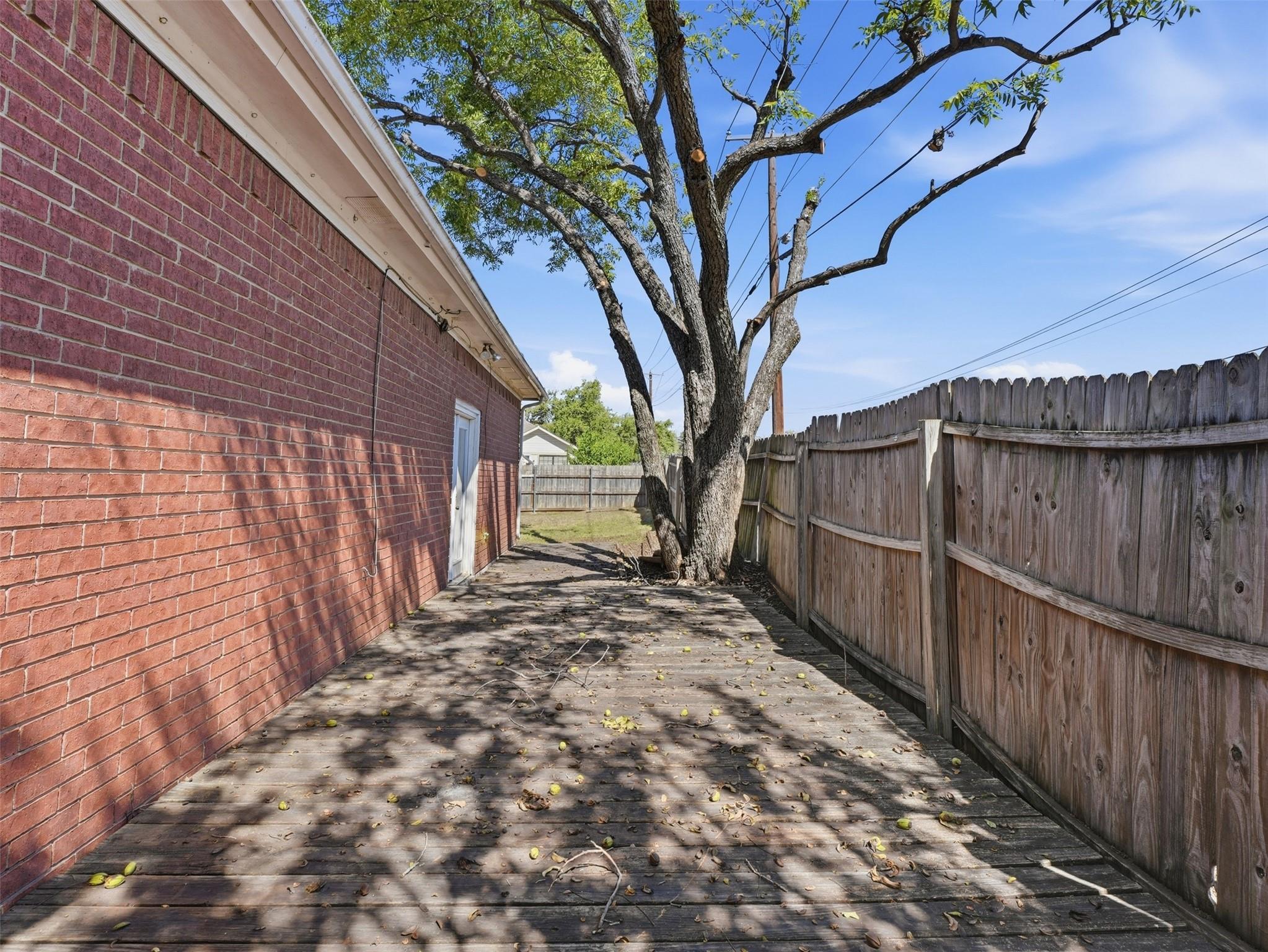 main property photo 23