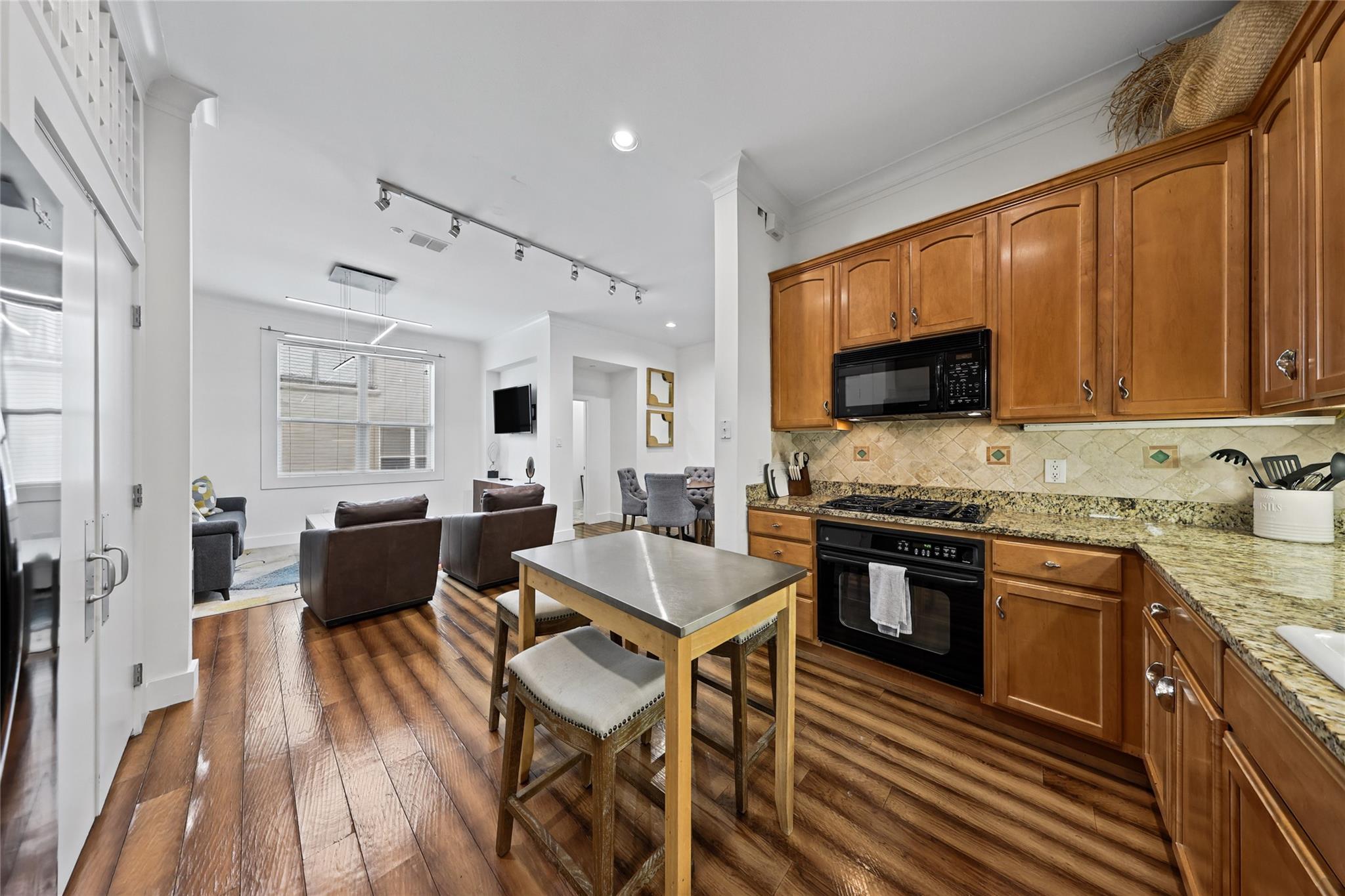 main property photo 17