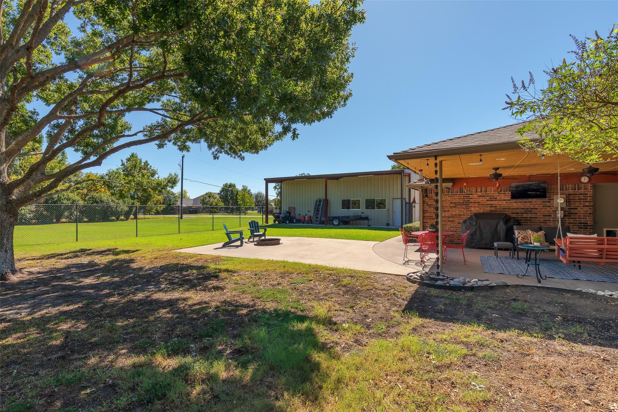 main property photo 28