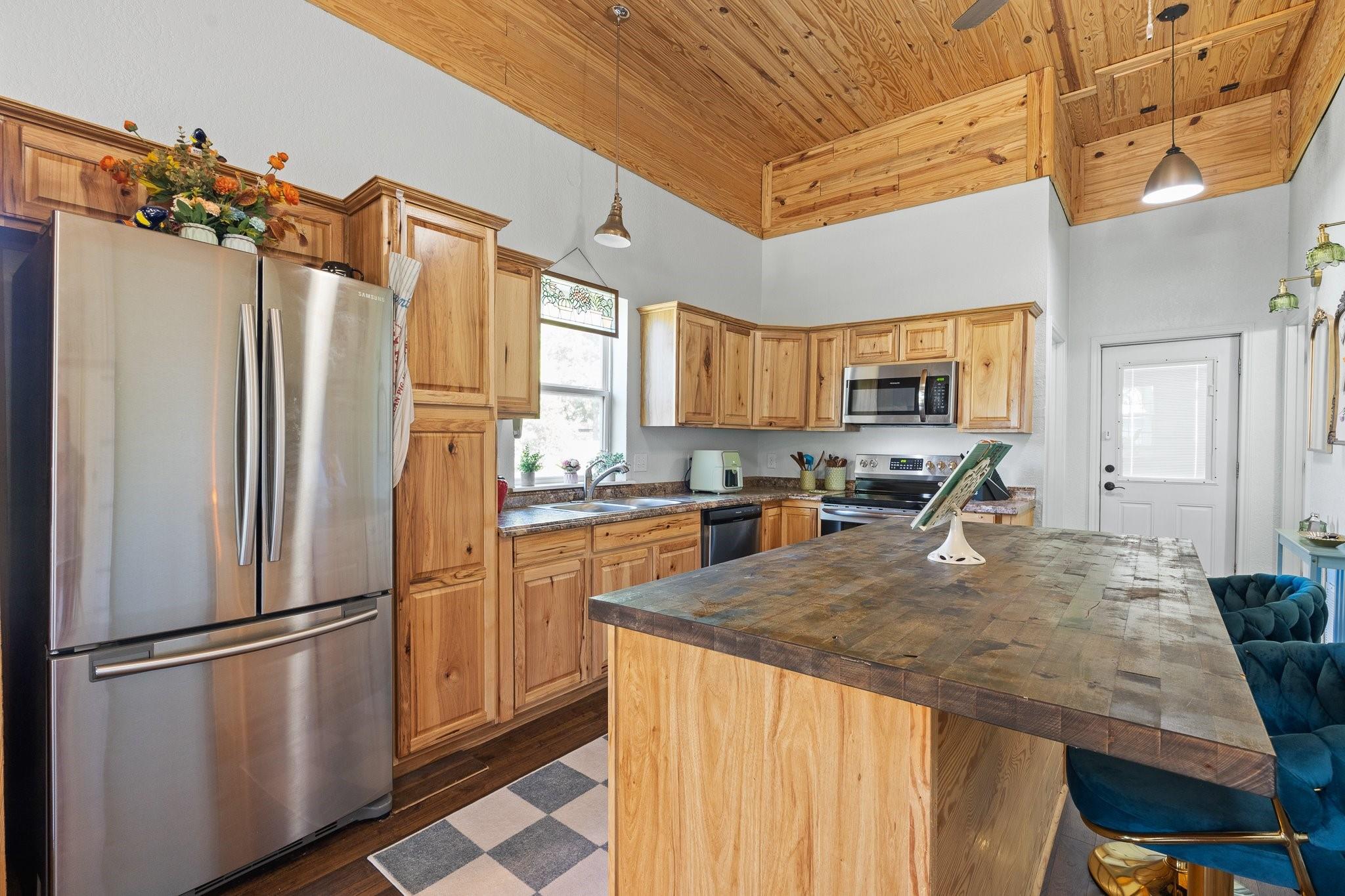 main property photo 11