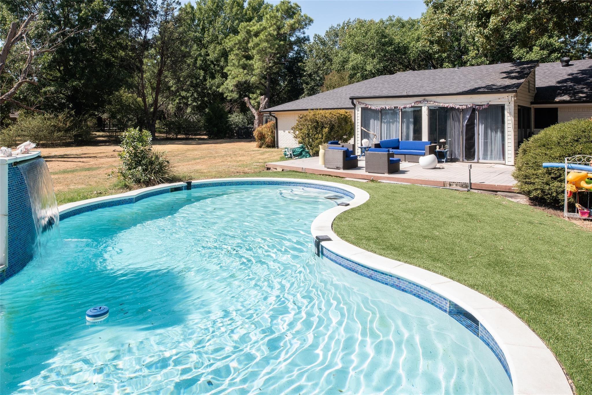 main property photo 18