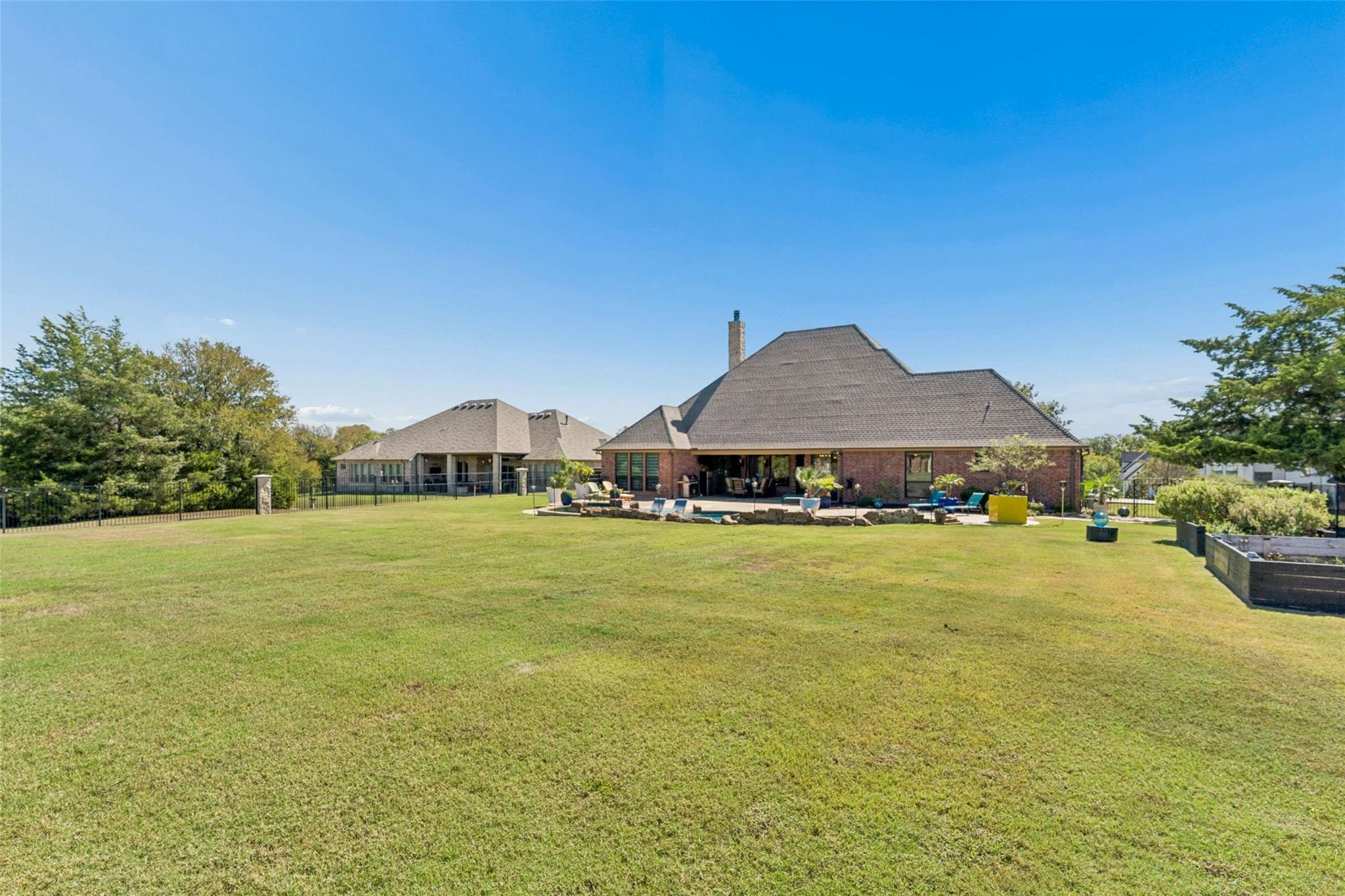 main property photo 34