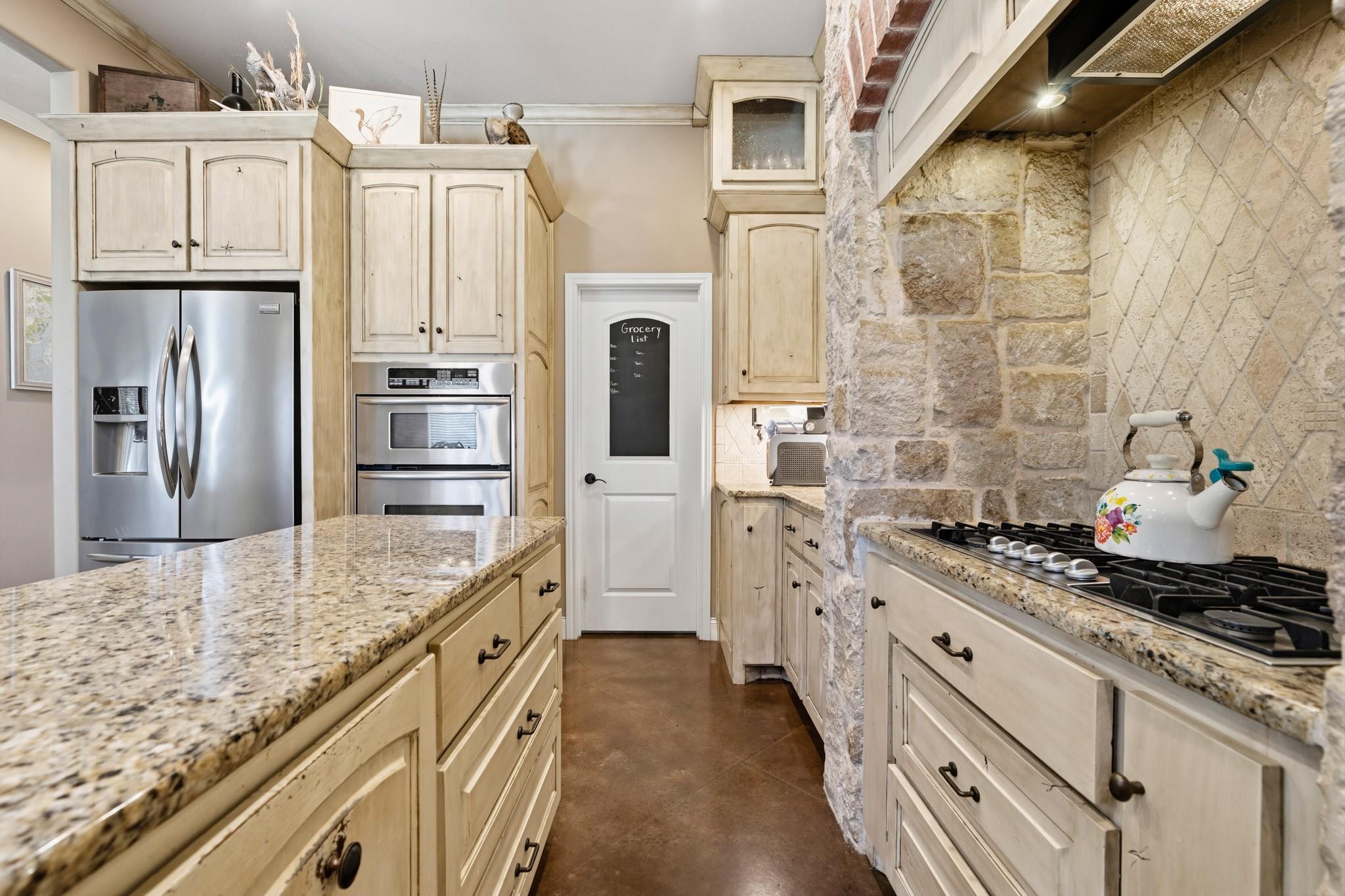 main property photo 13