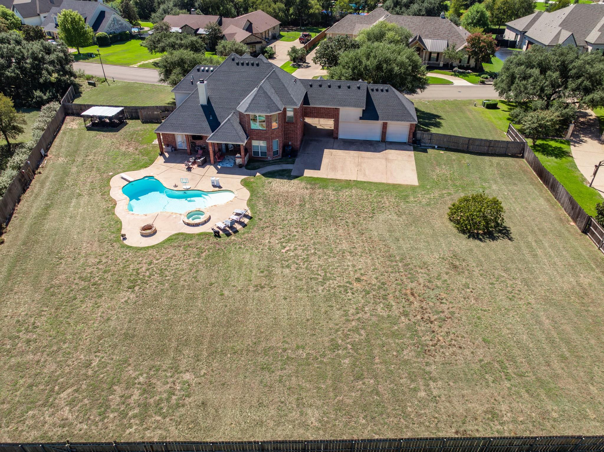 main property photo 6