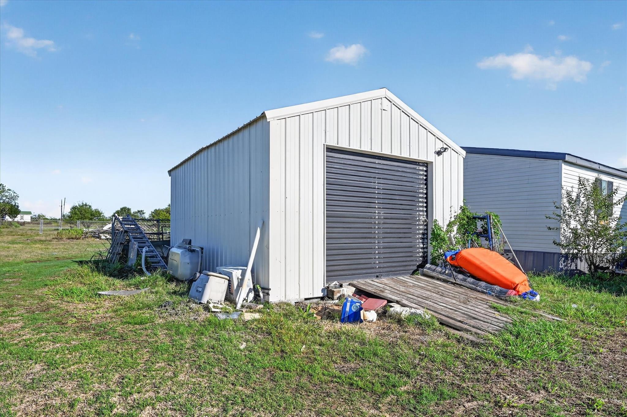 main property photo 30