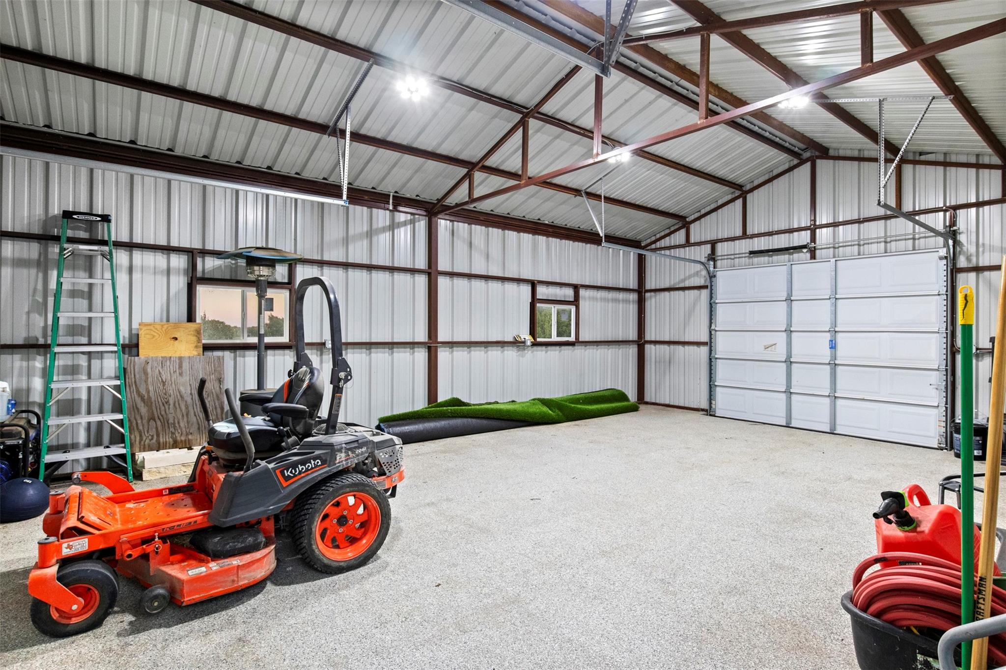 main property photo 34