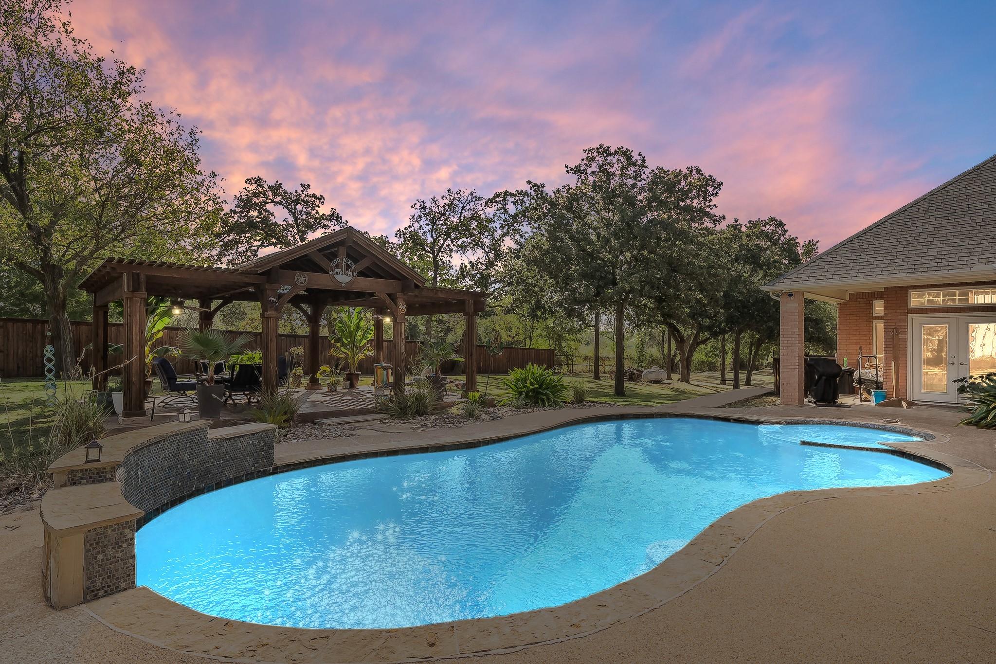 main property photo 33