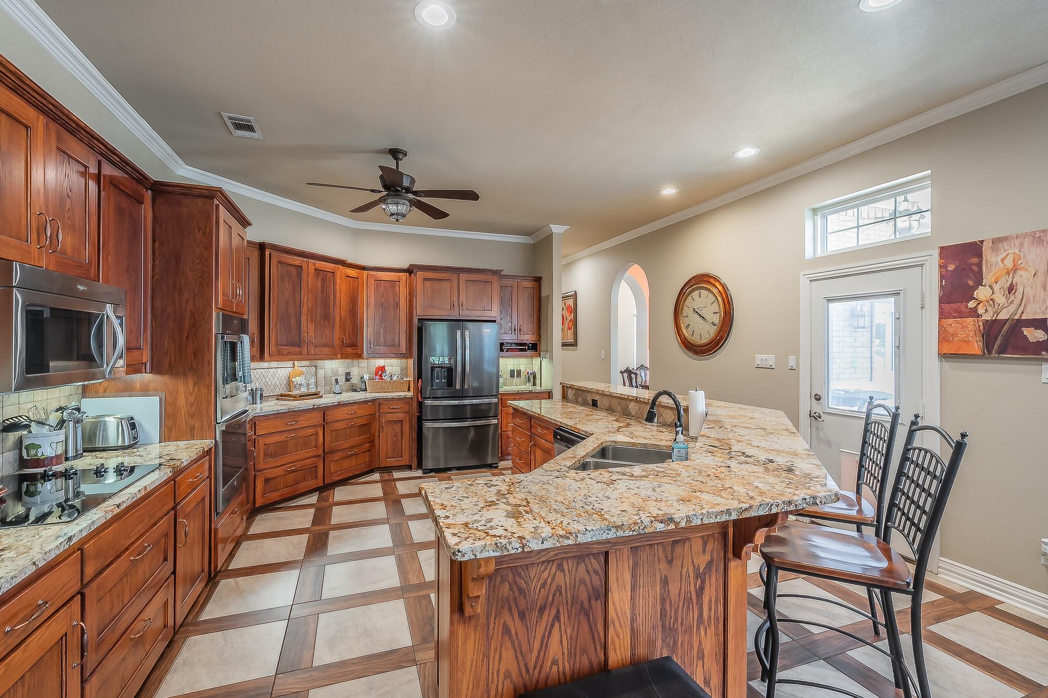 main property photo 9