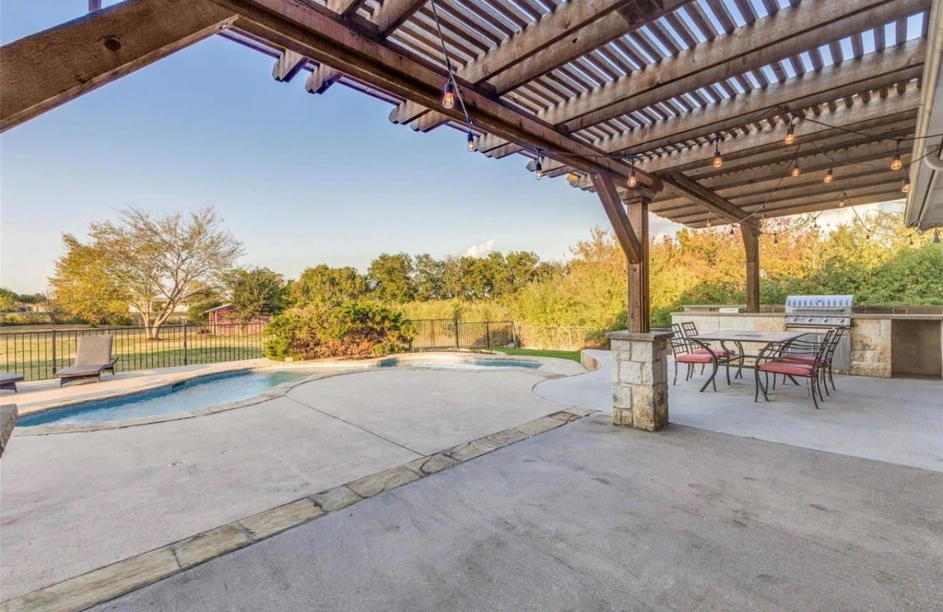 main property photo 19