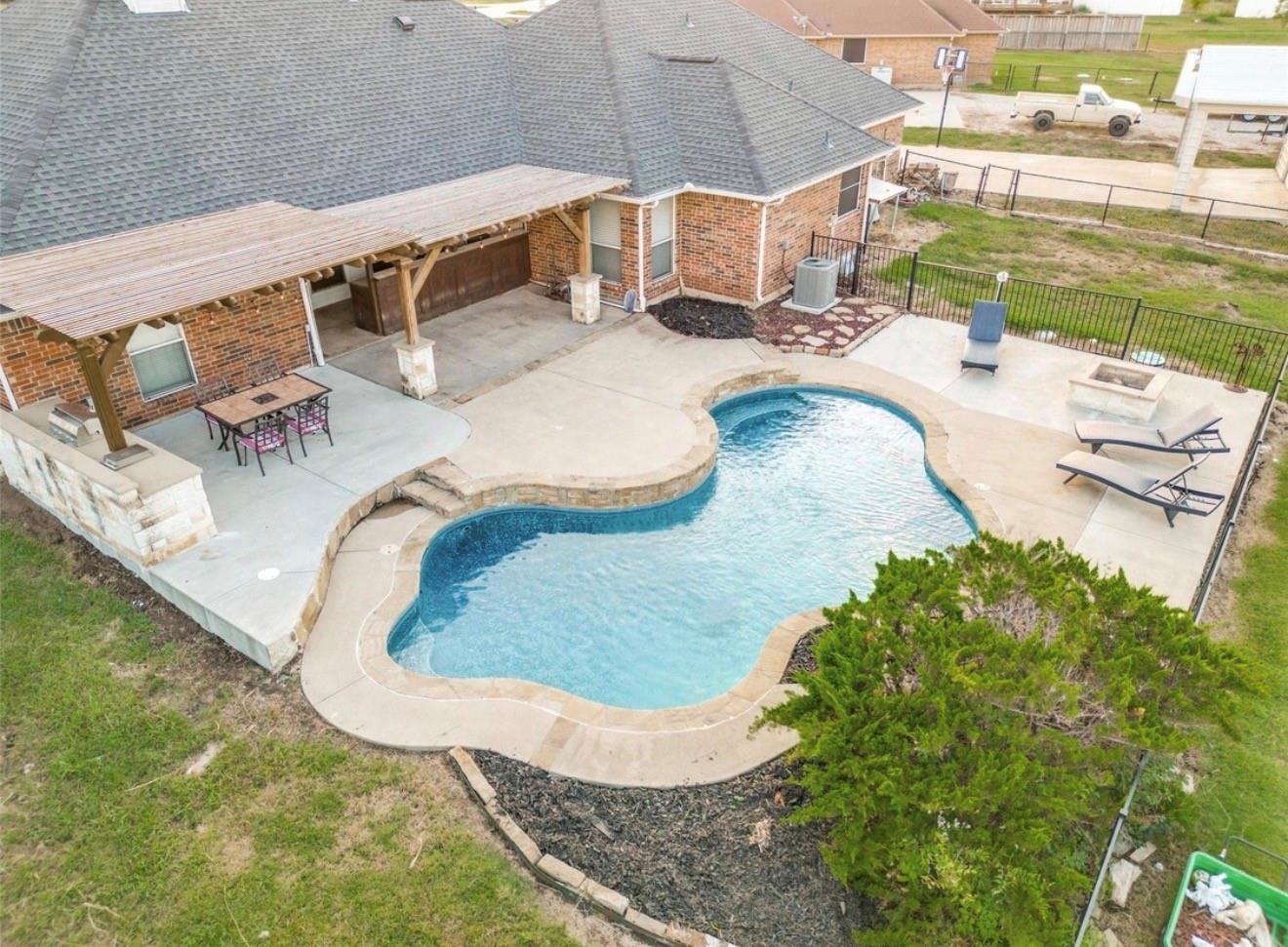 main property photo 22