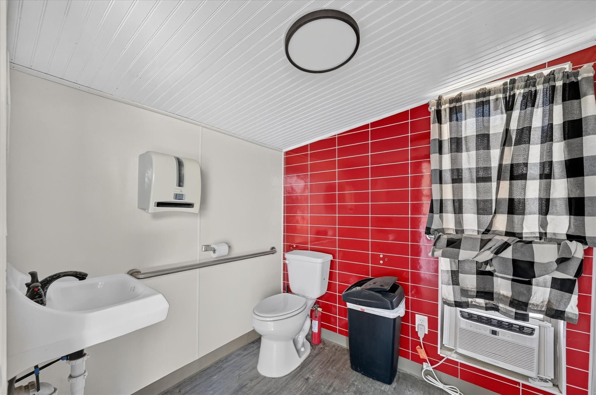 main property photo 11