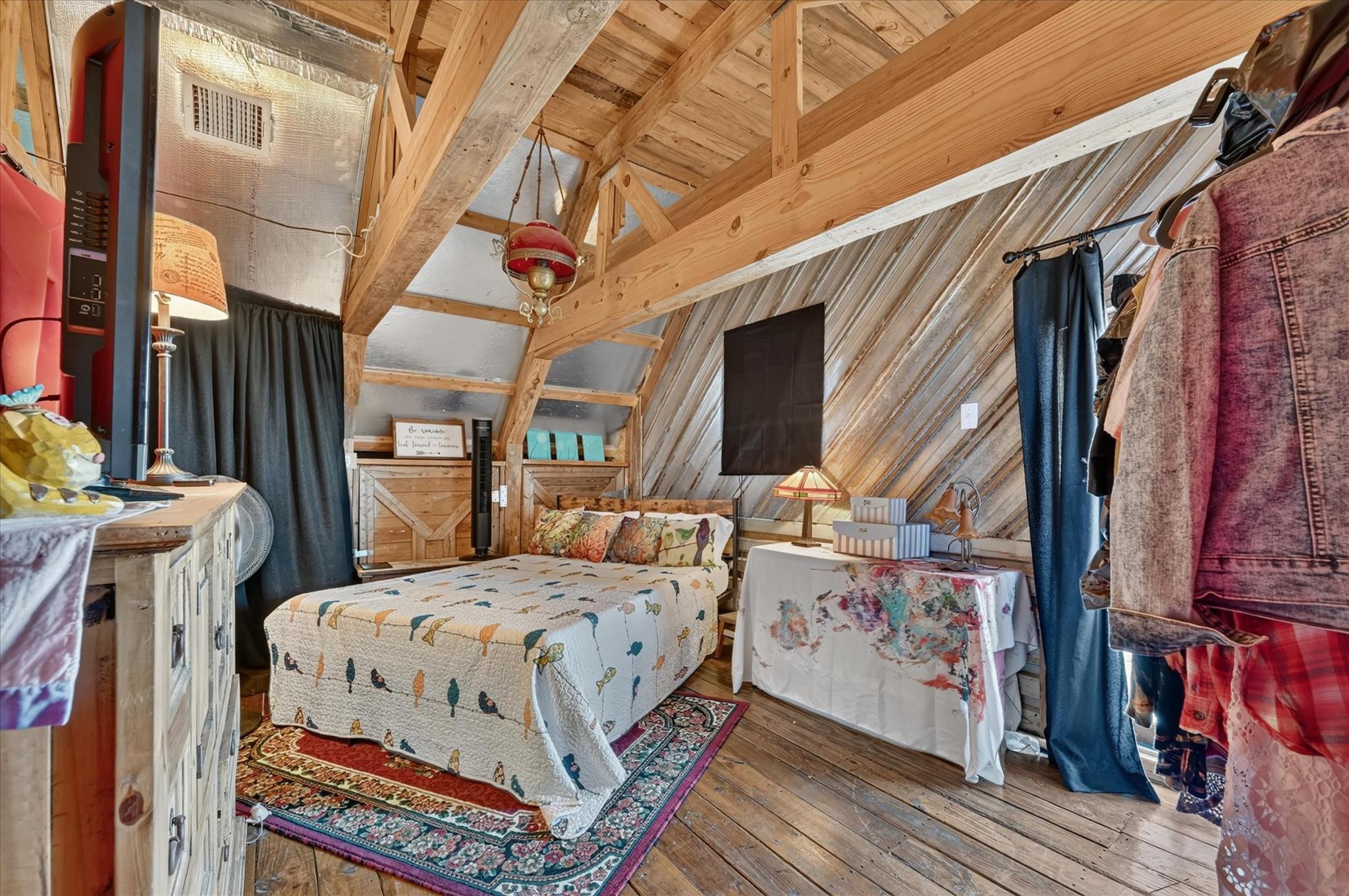 main property photo 37