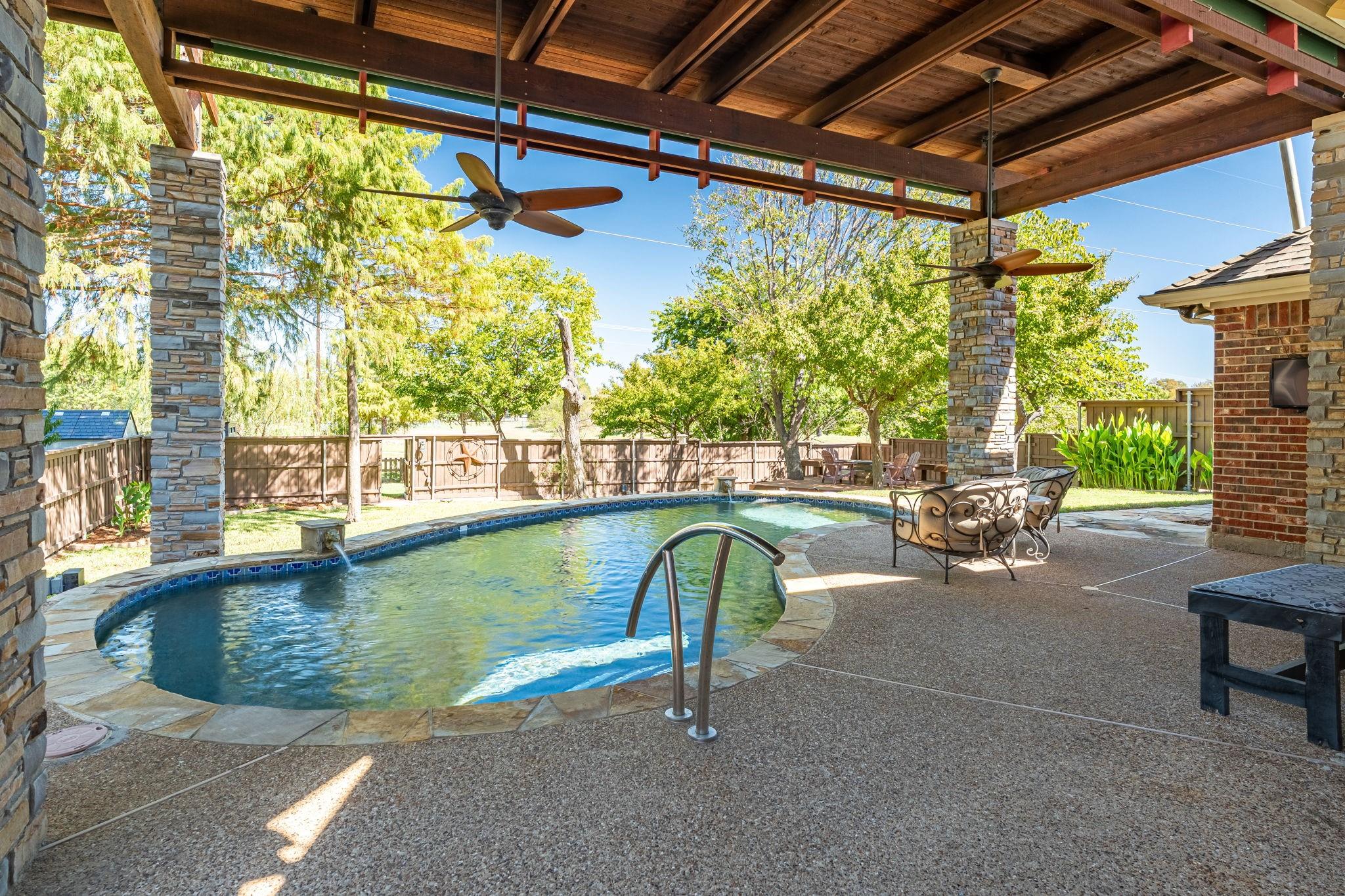 main property photo 28