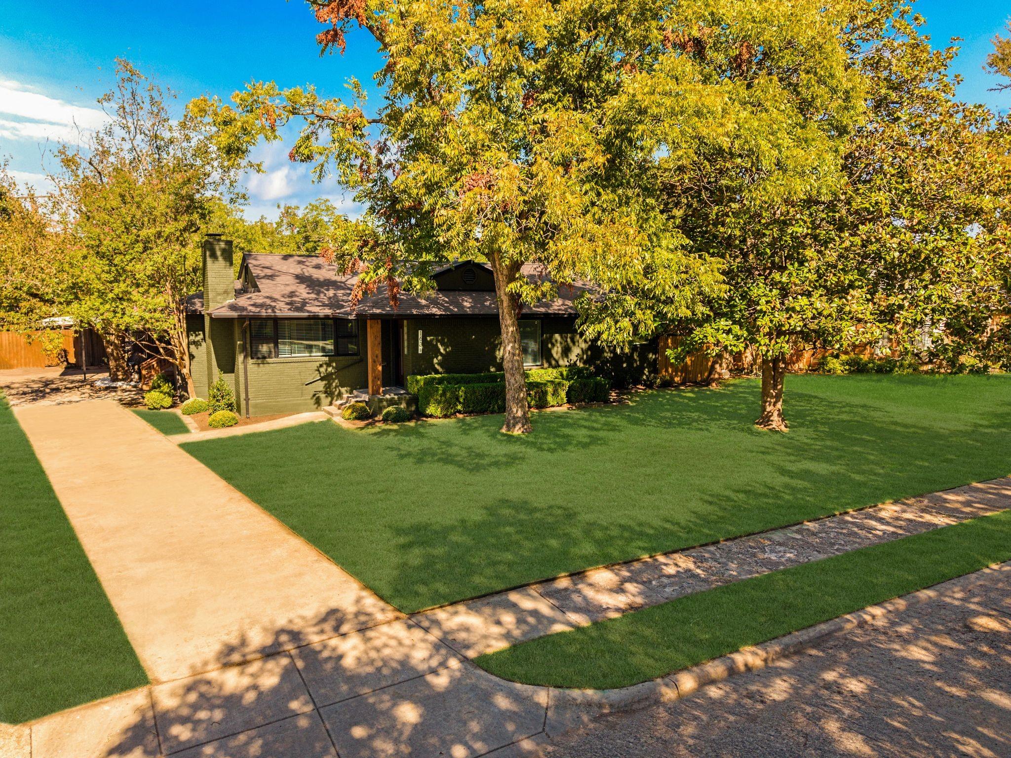 main property photo 28