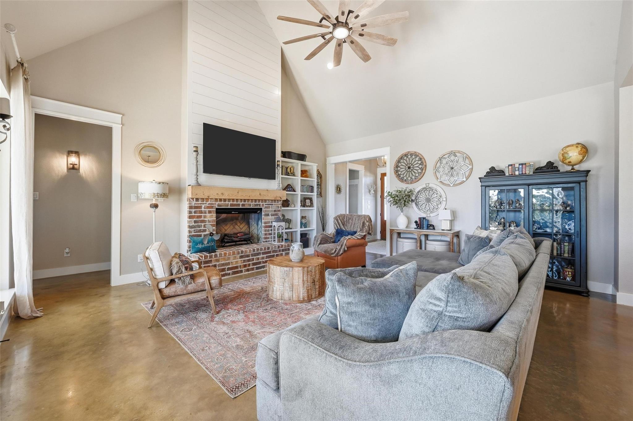 main property photo 17