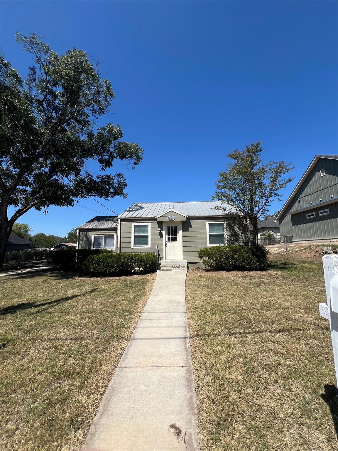 main property photo 0