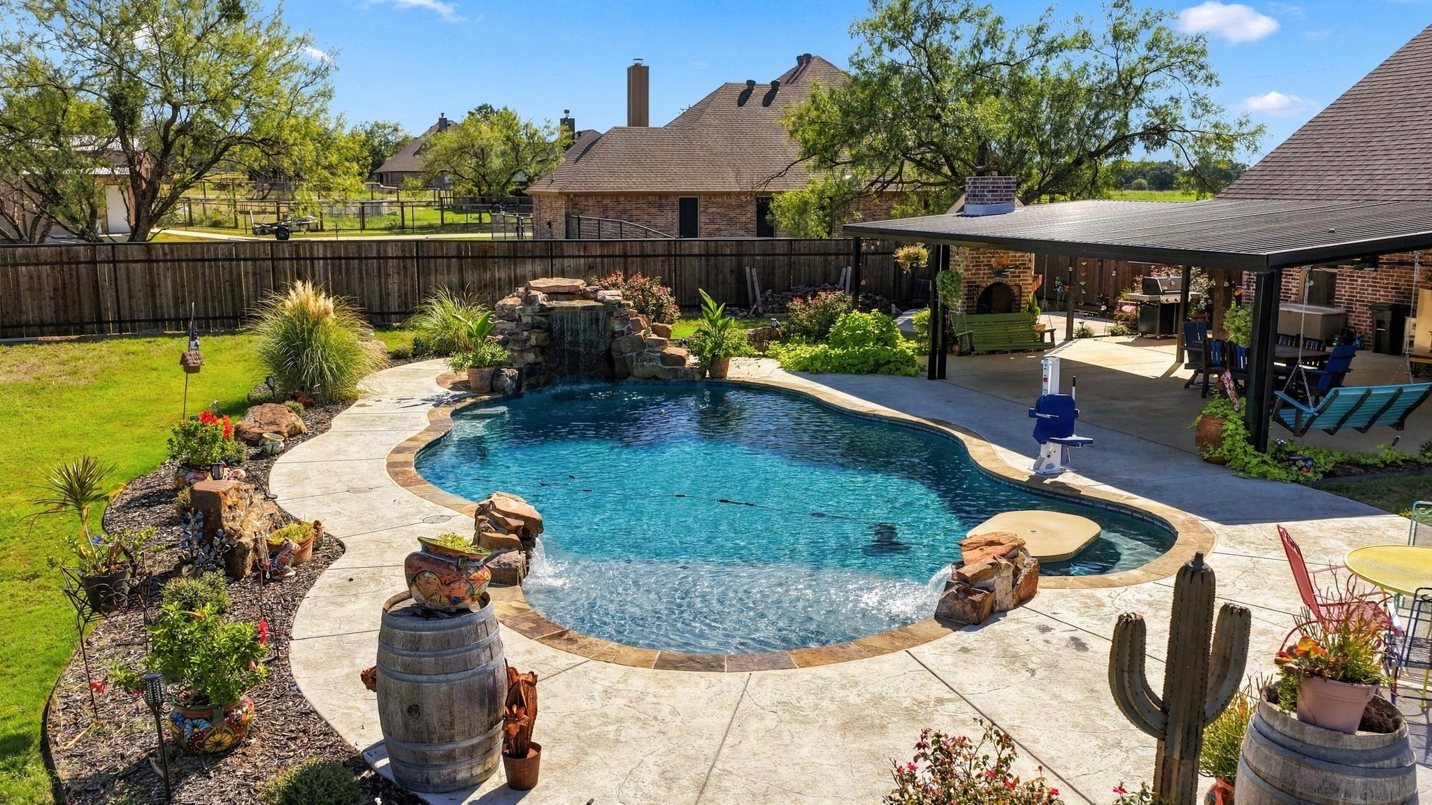 main property photo 36