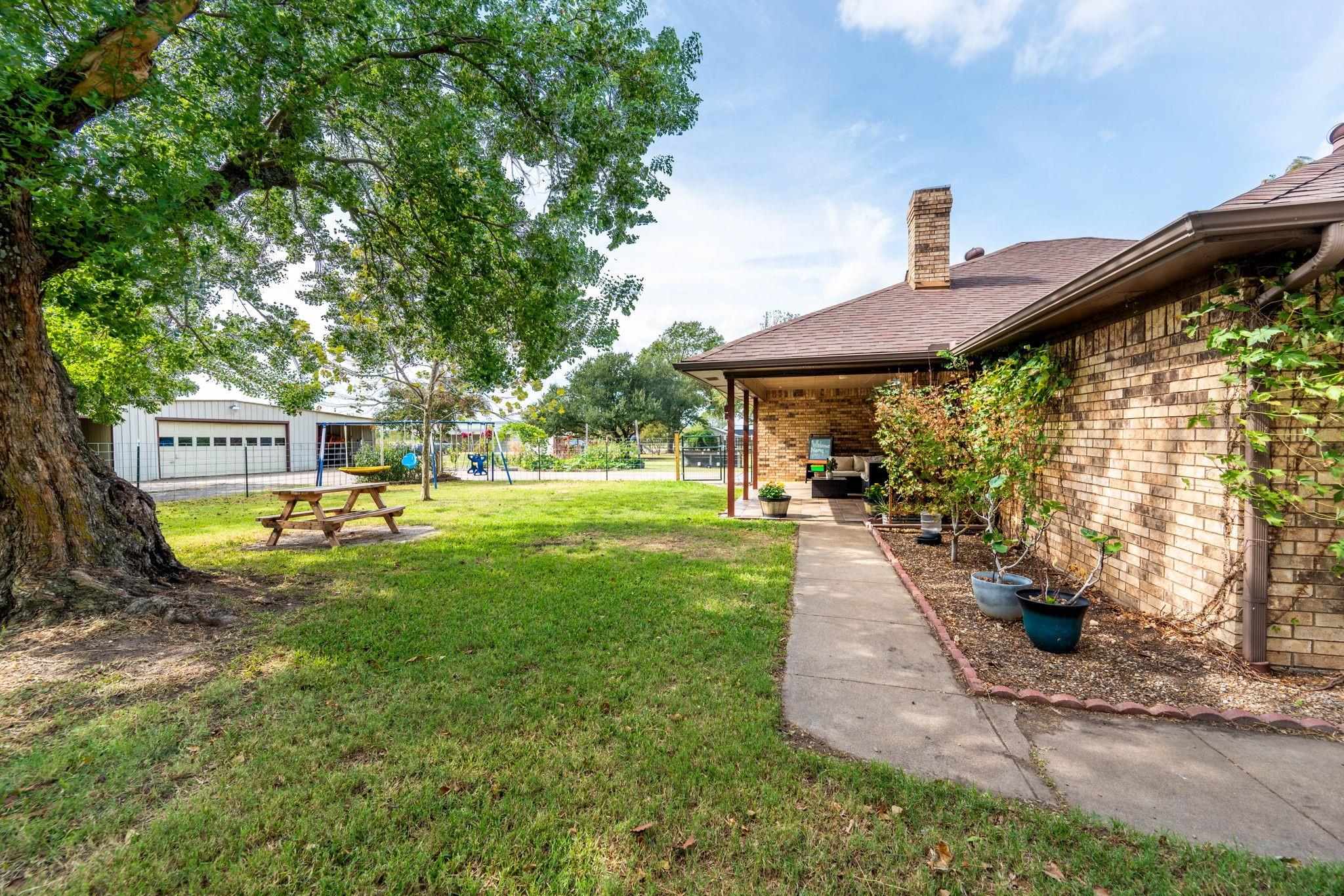 main property photo 30
