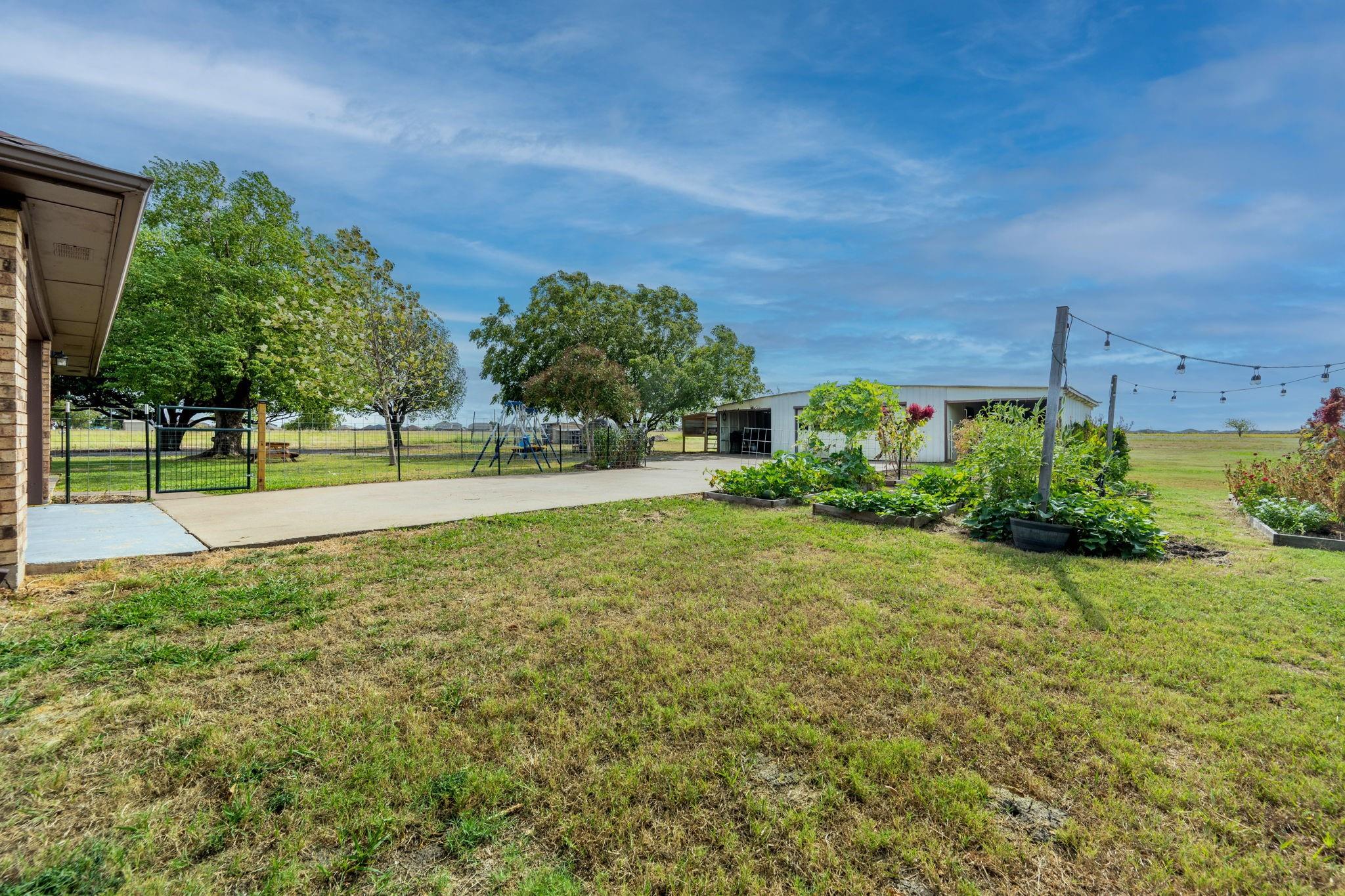 main property photo 31