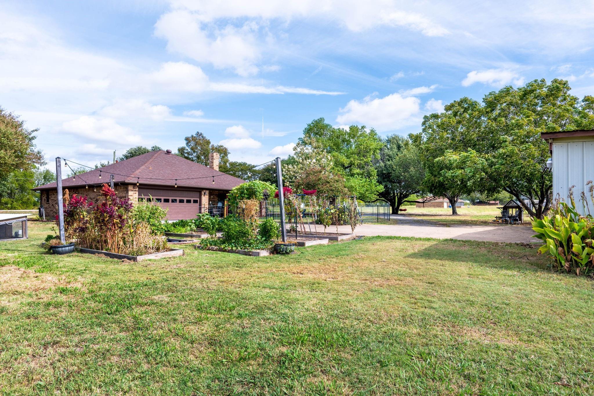 main property photo 33