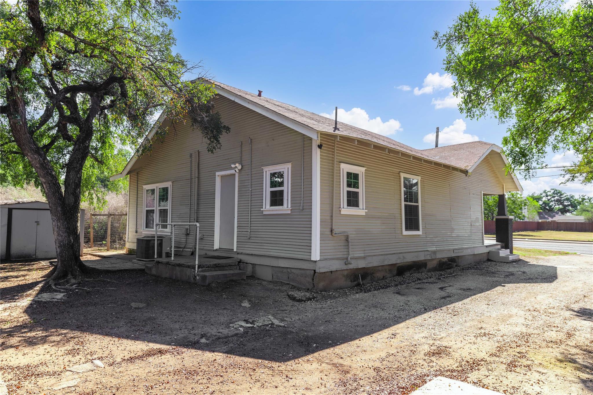 main property photo 18