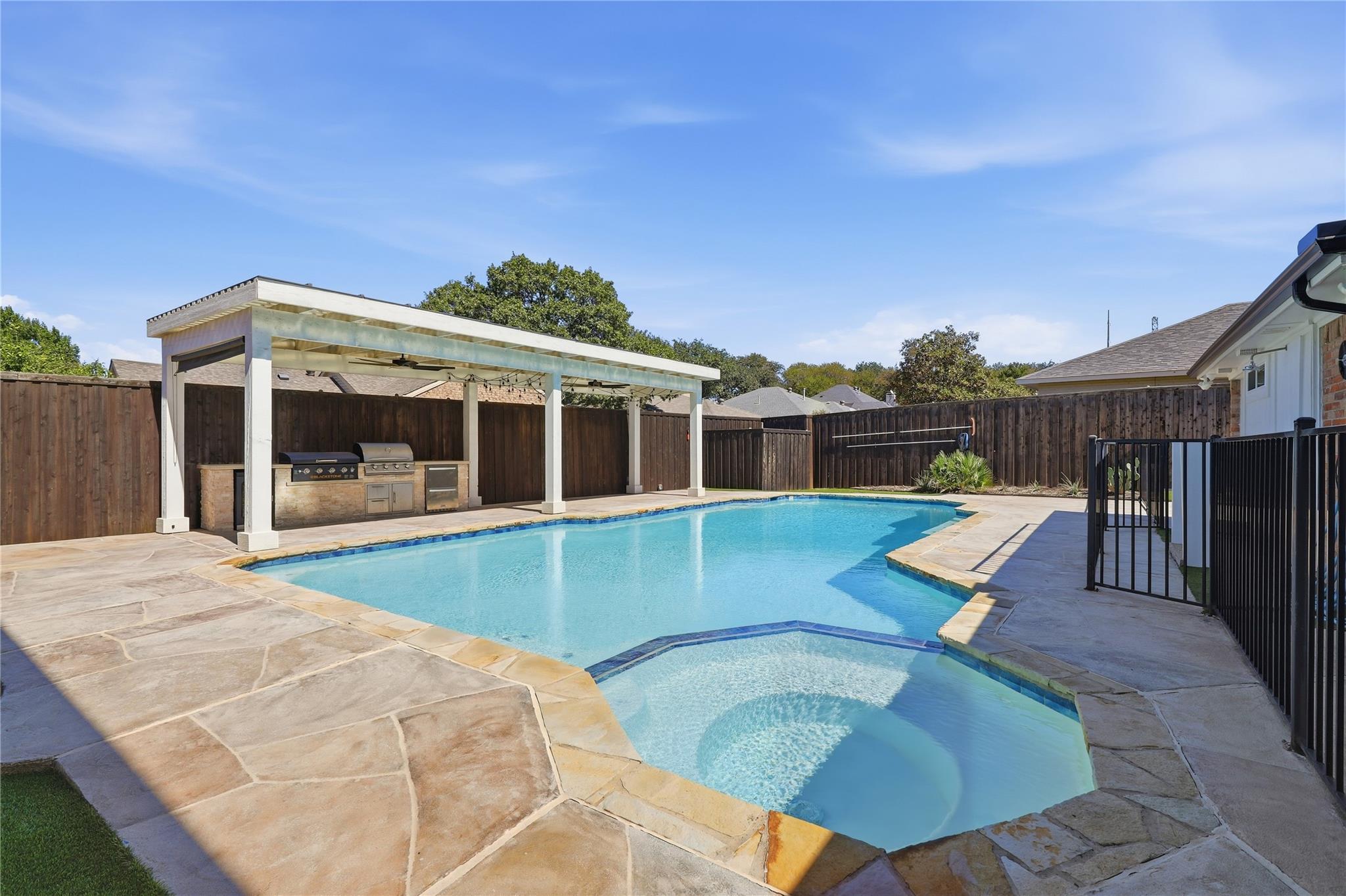 main property photo 24