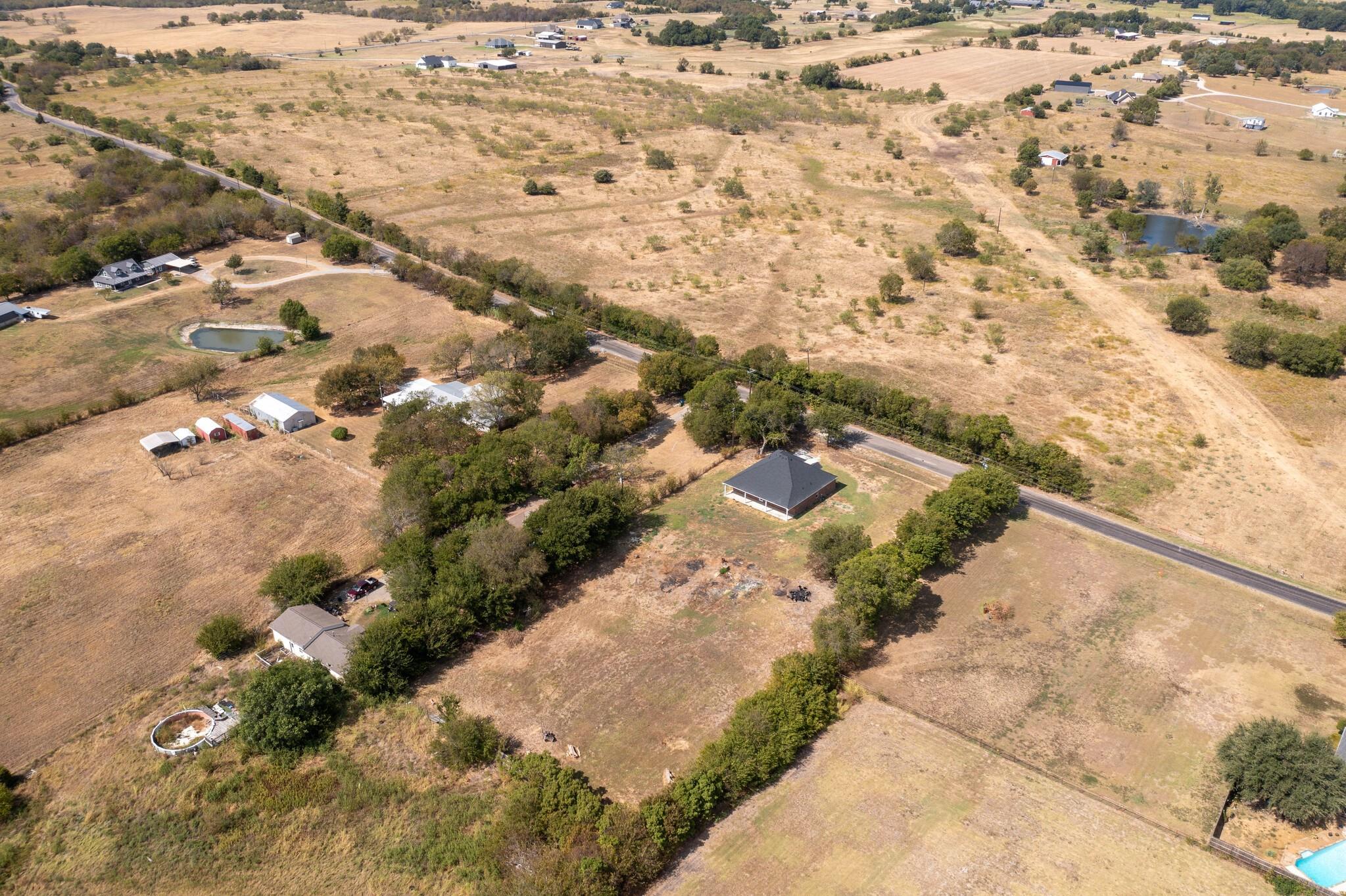 main property photo 32