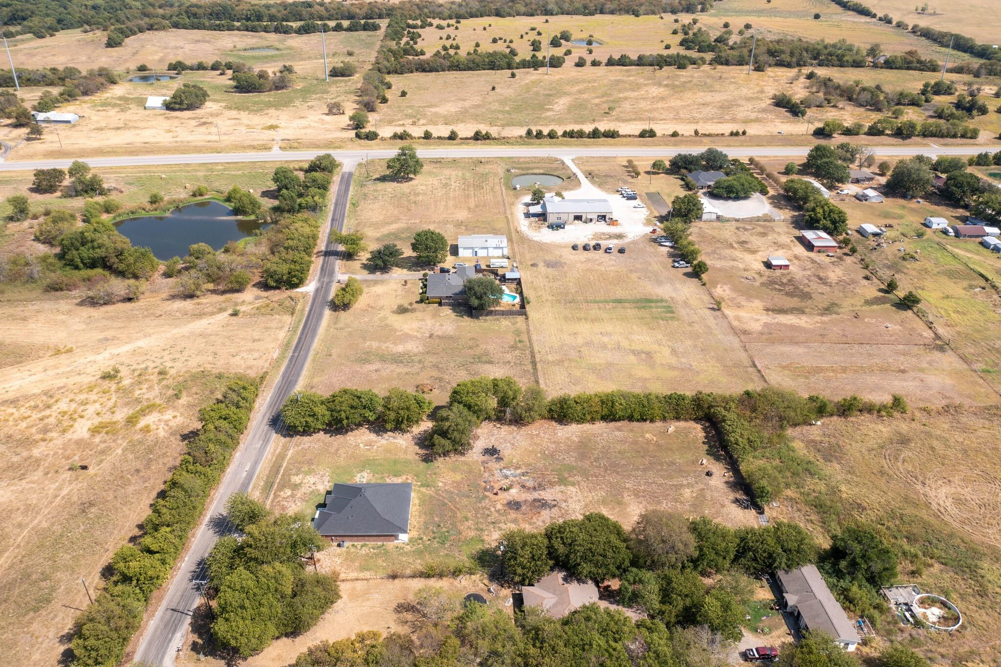 main property photo 33