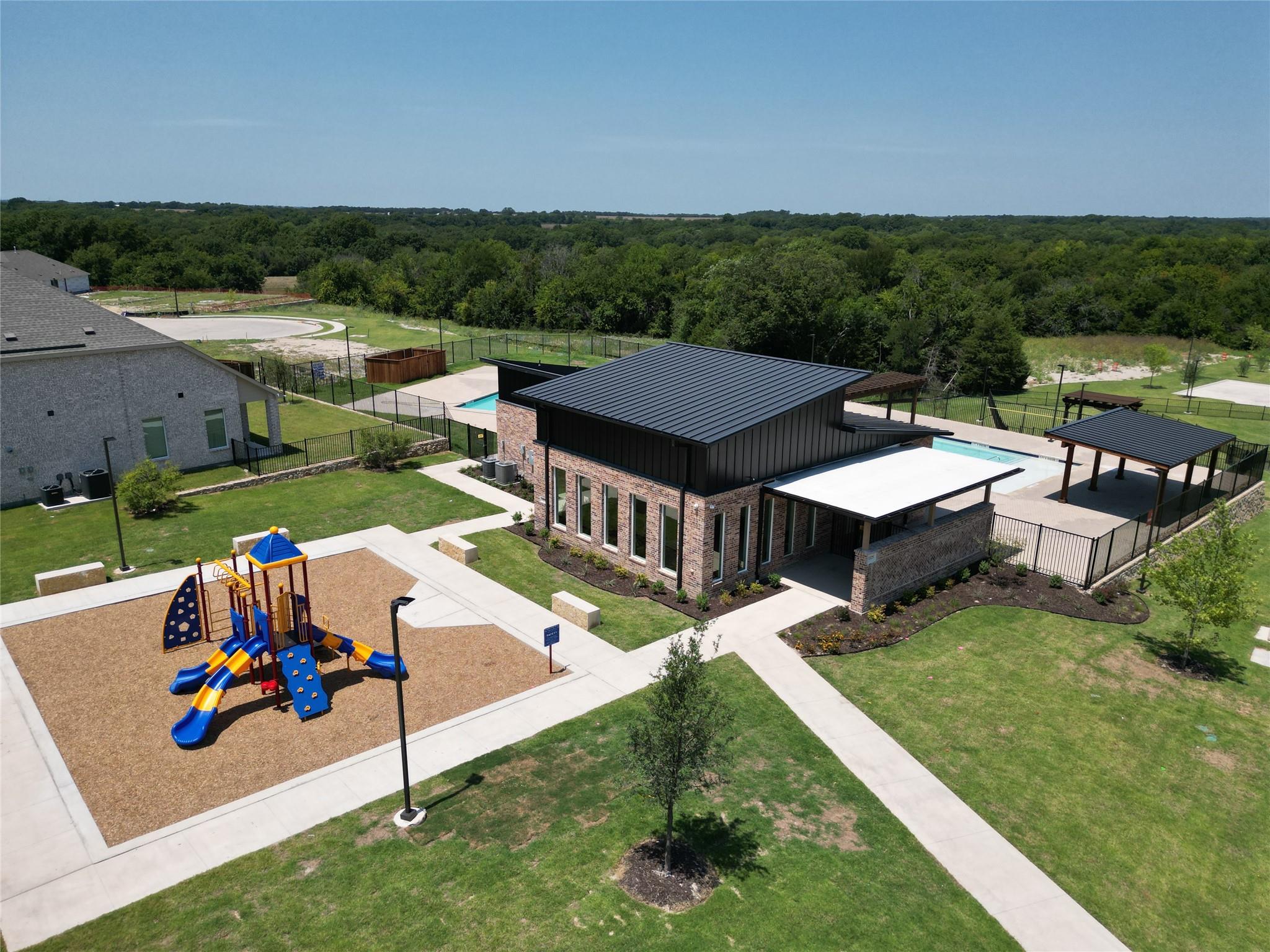 main property photo 14