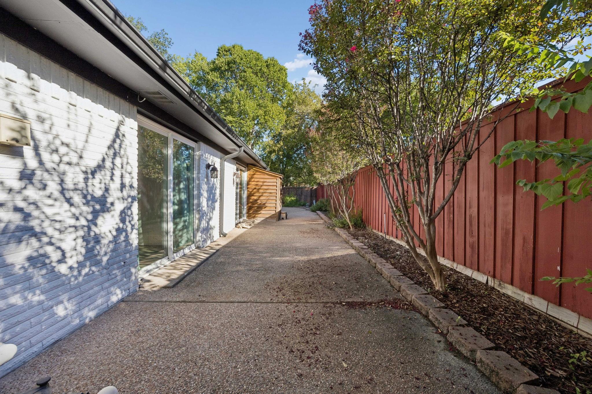 main property photo 25
