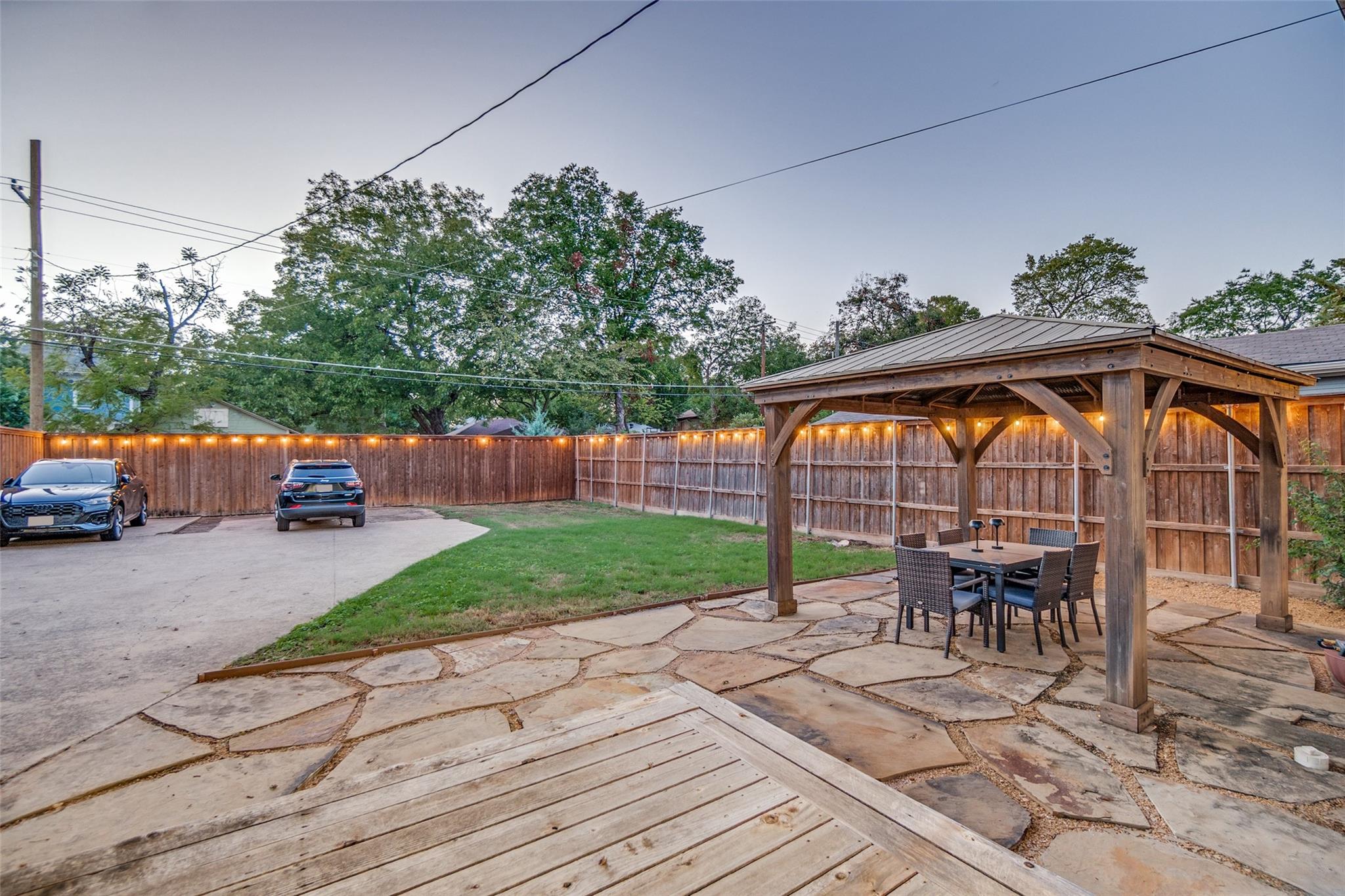 main property photo 30
