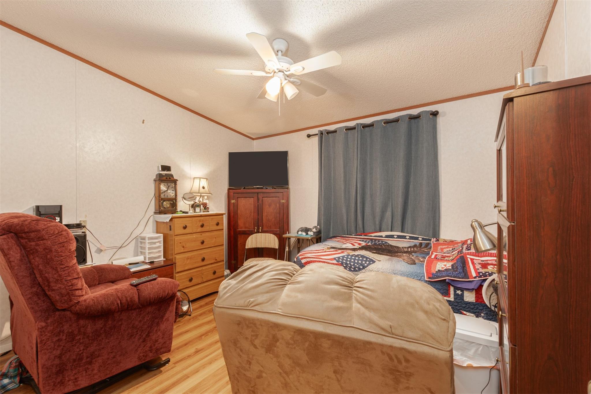 main property photo 18