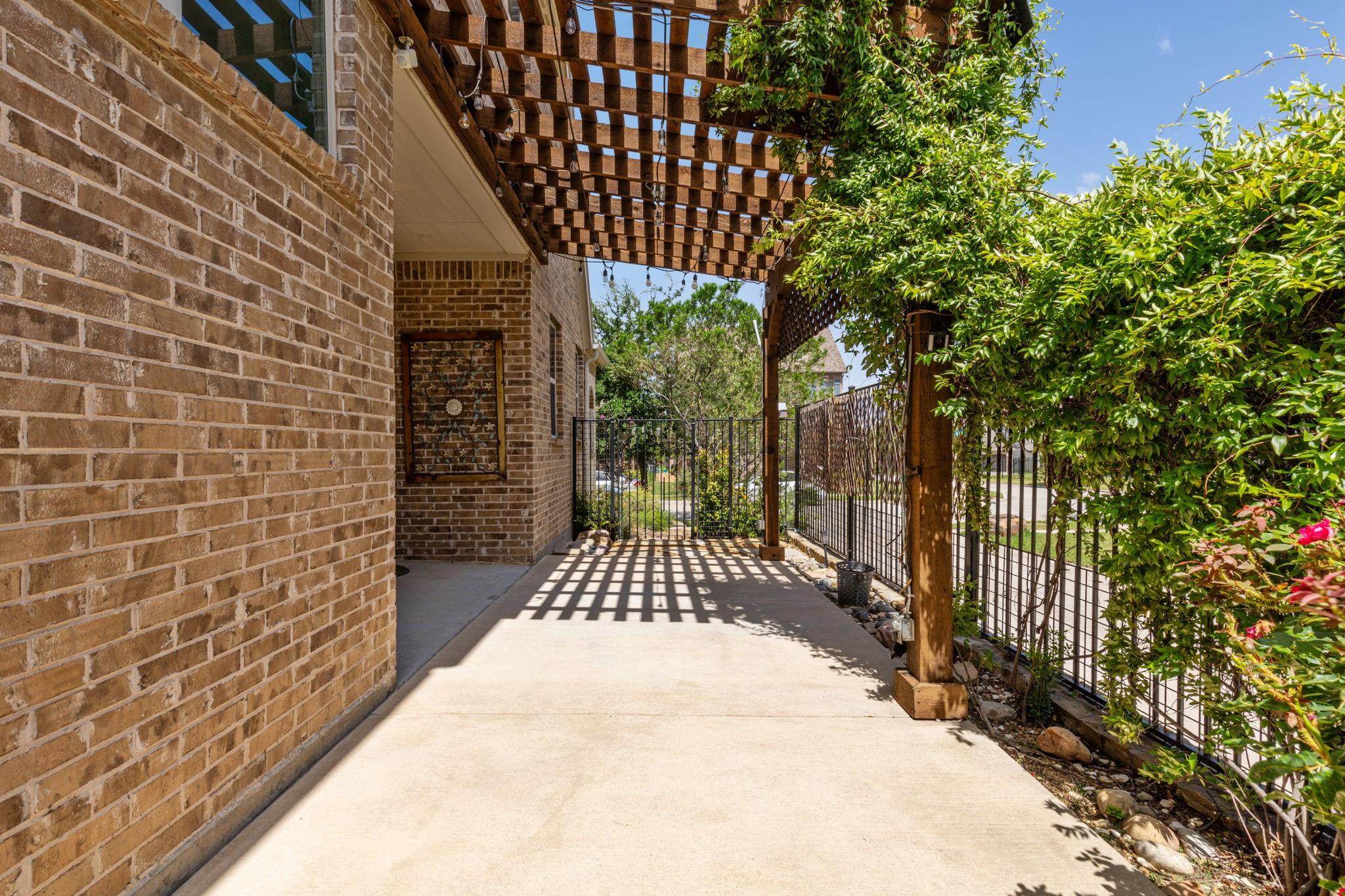 main property photo 31