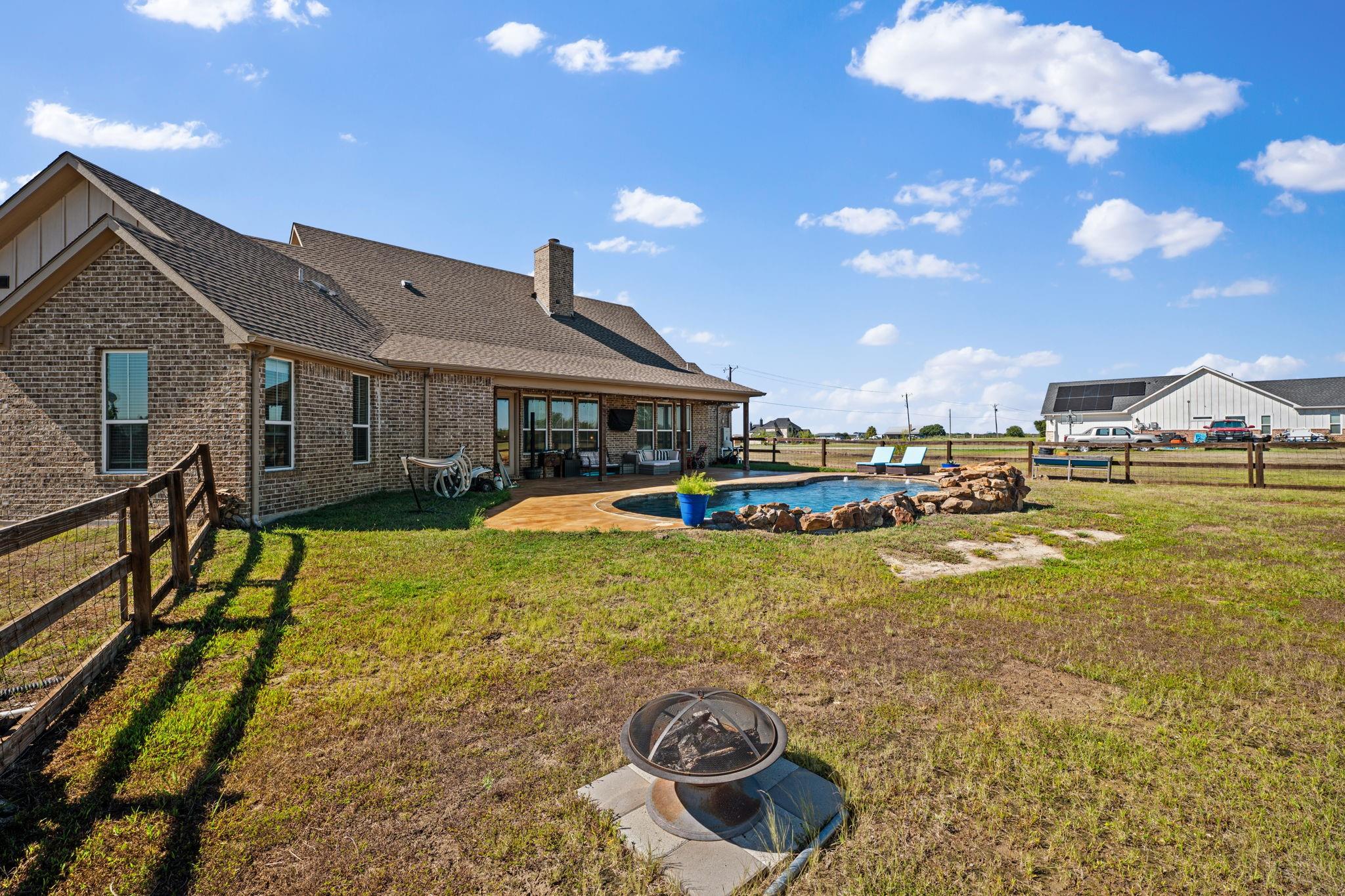 main property photo 25