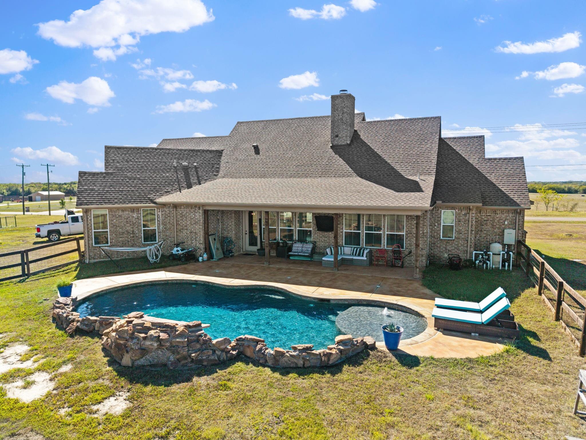main property photo 33