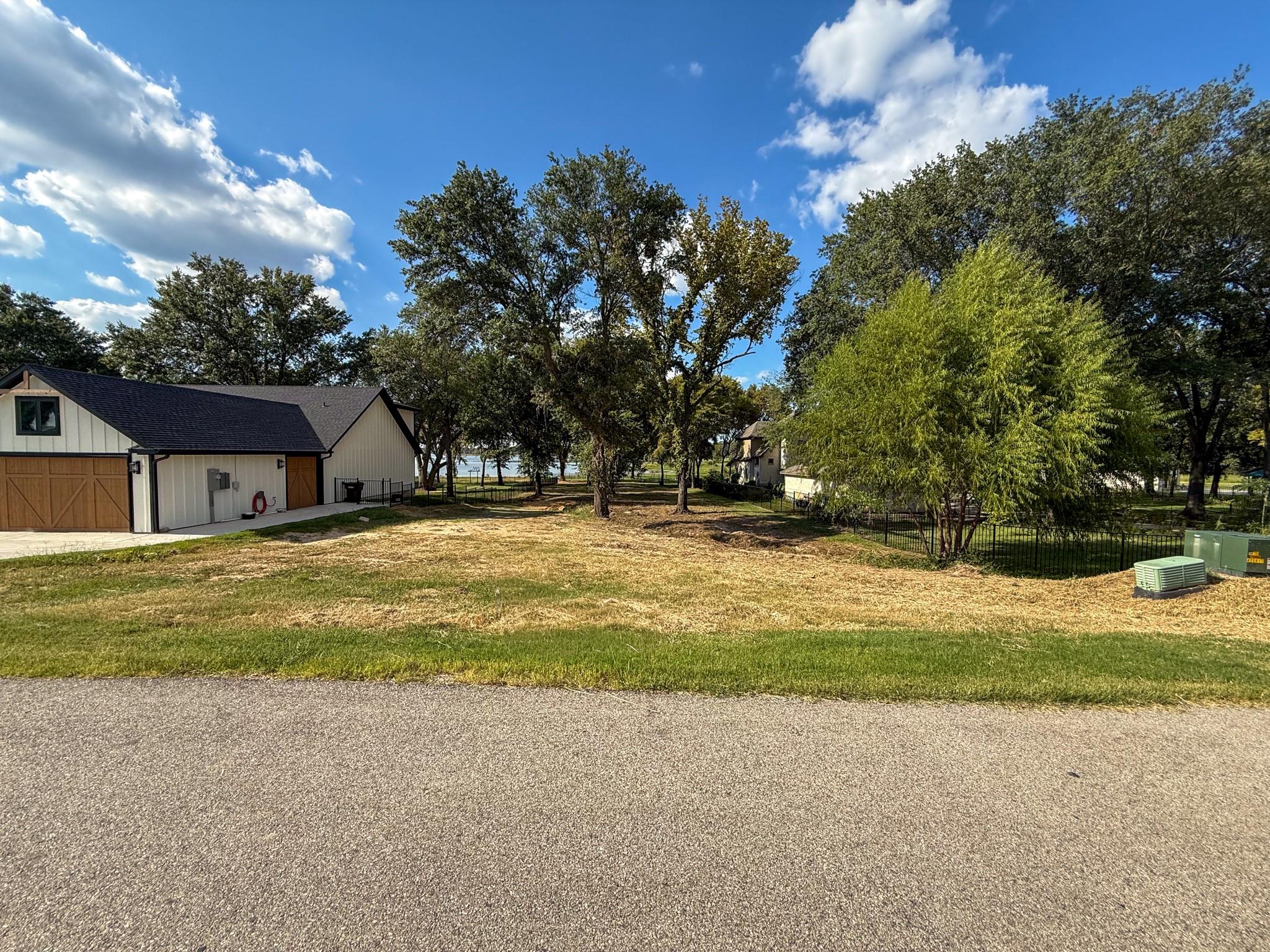 main property photo 16