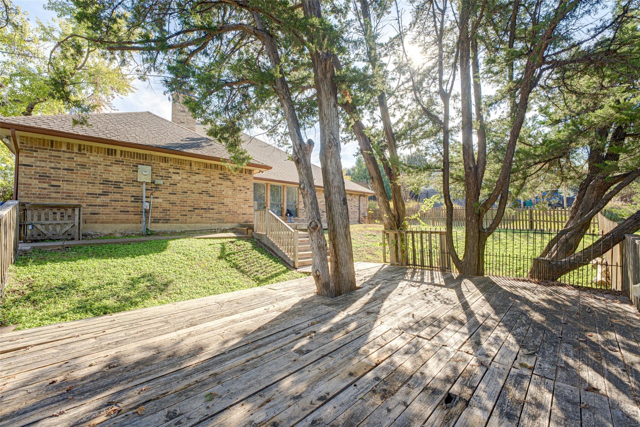 main property photo 28