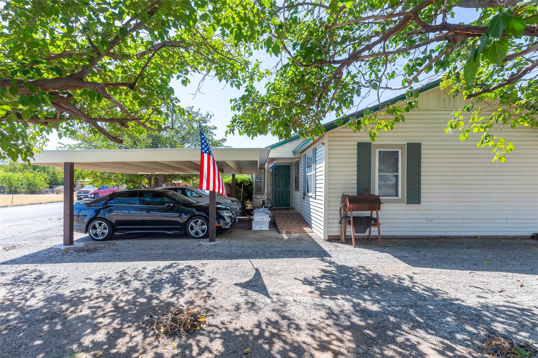 main property photo 33