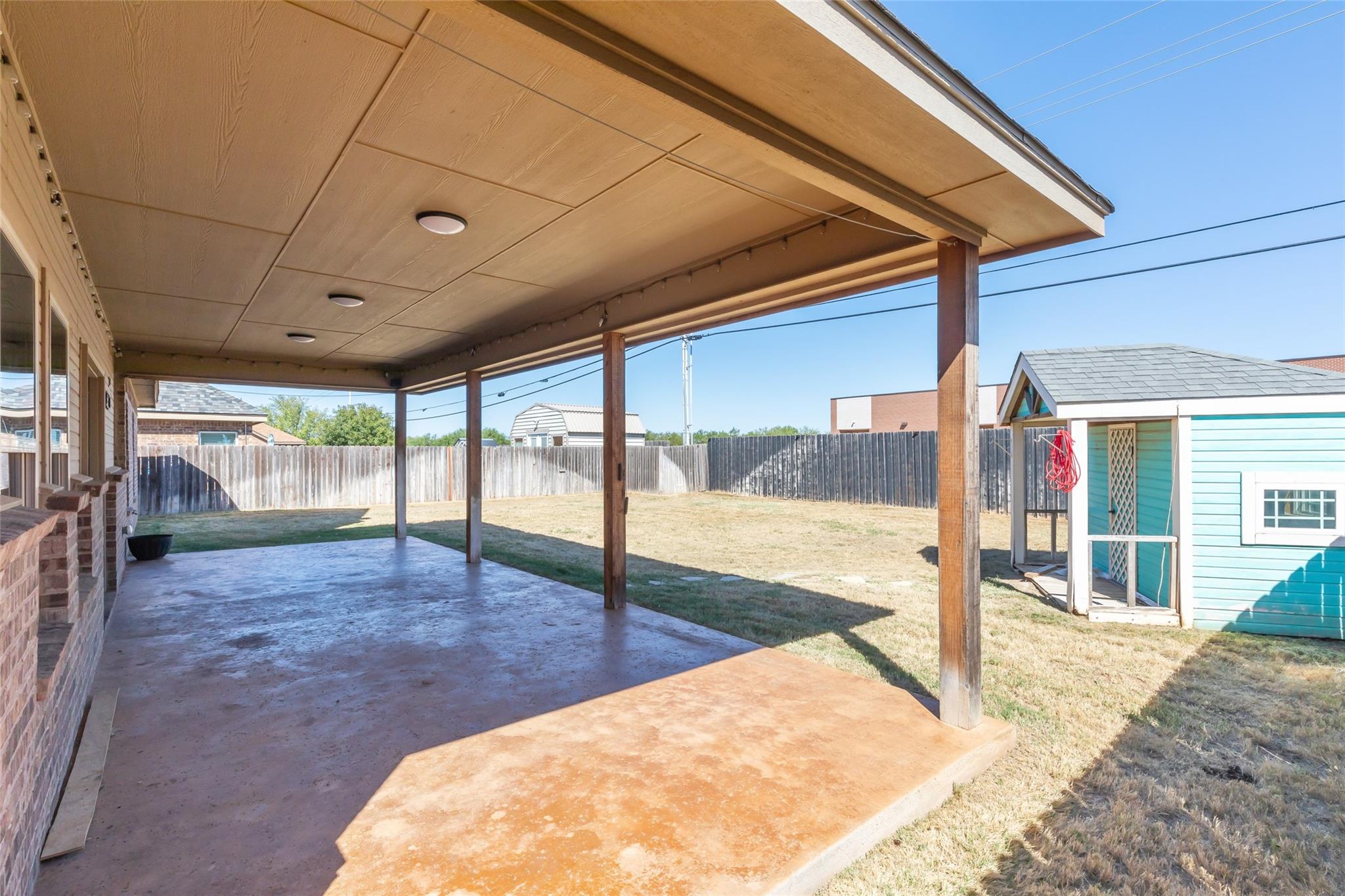 main property photo 30