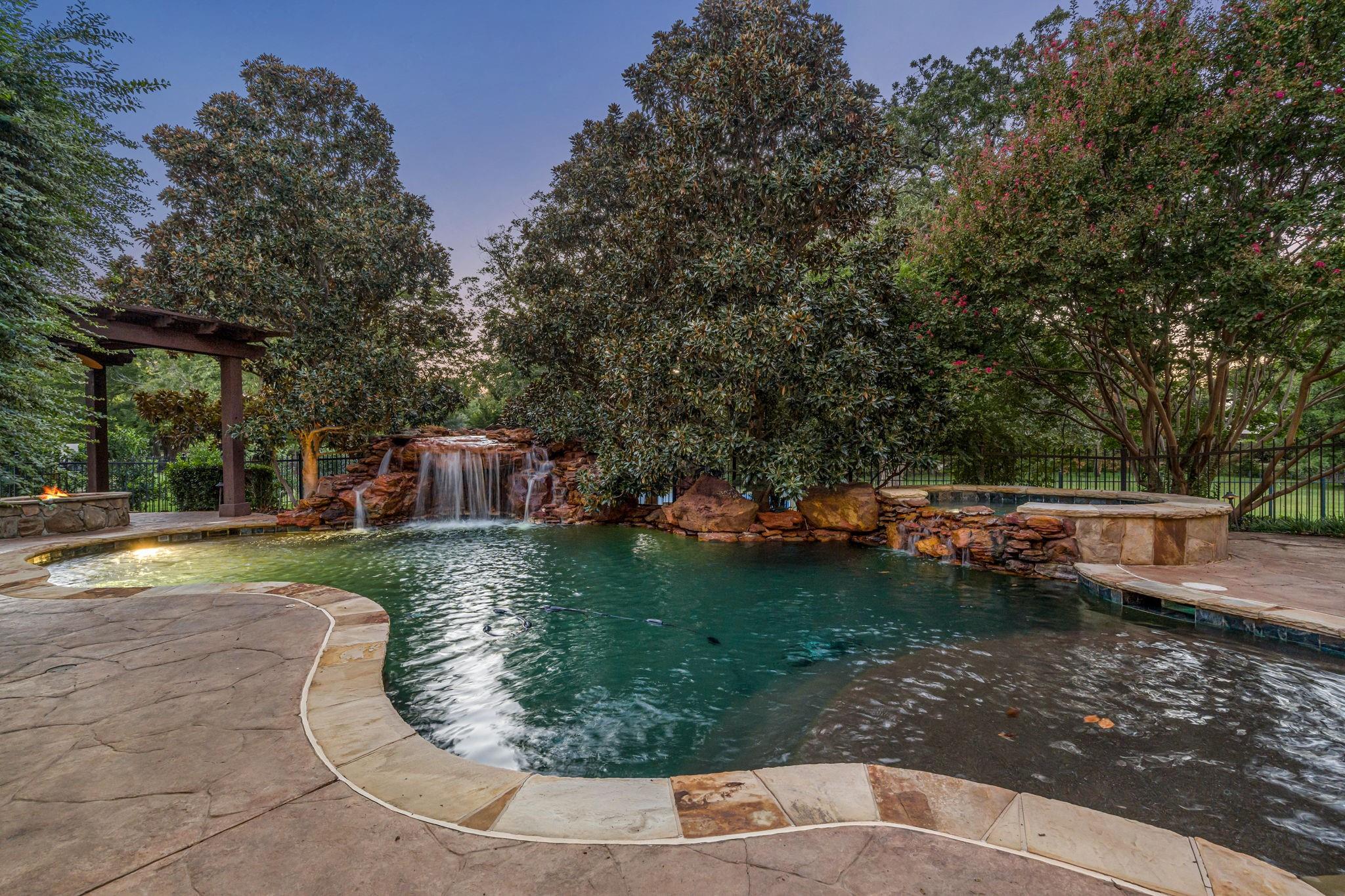 main property photo 34