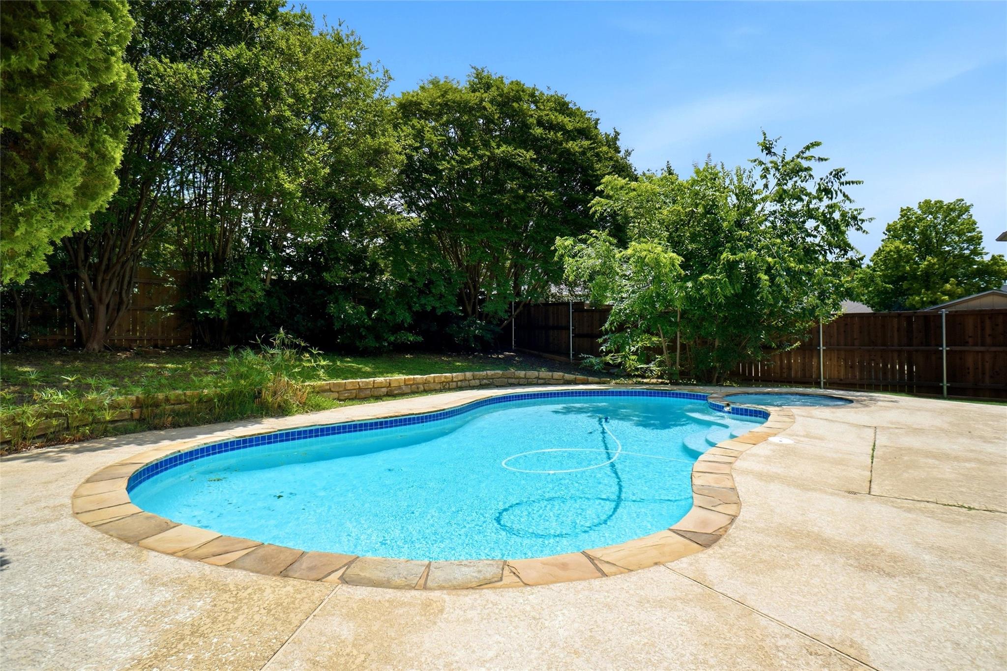 main property photo 23
