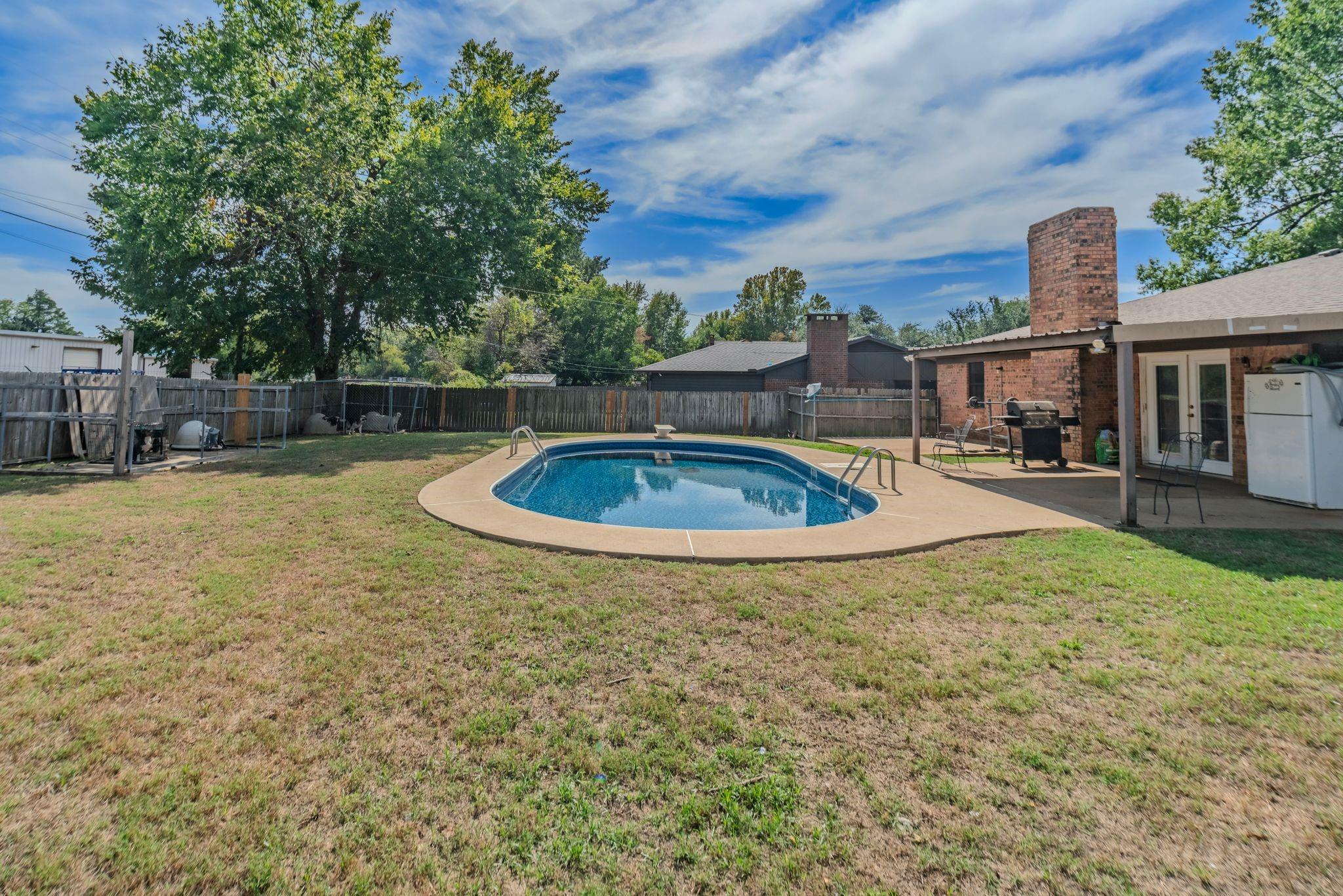 main property photo 19