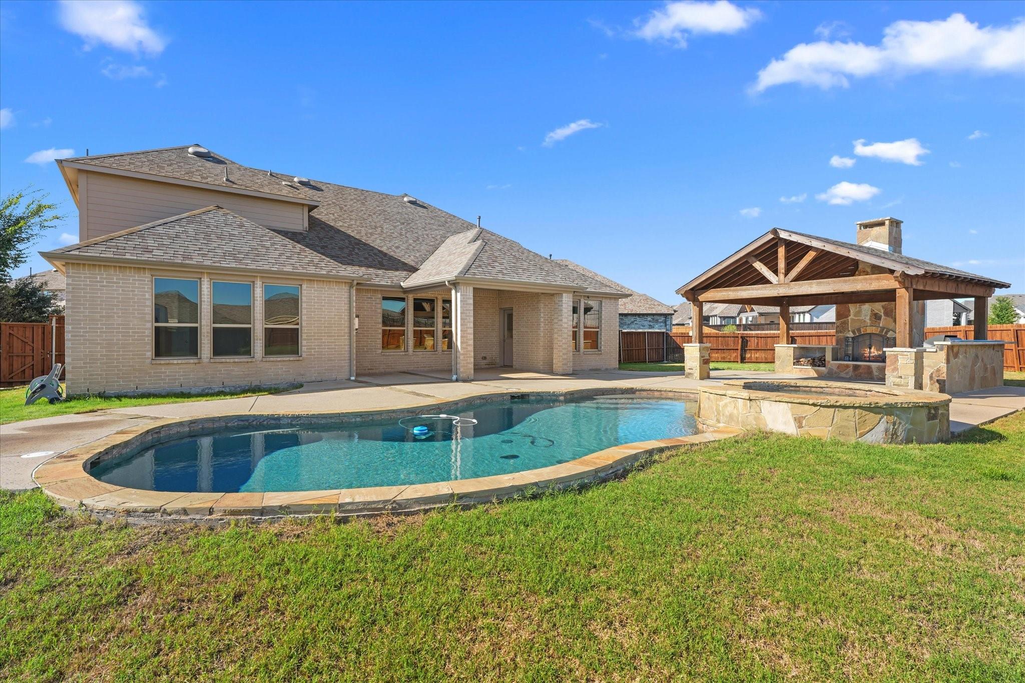 main property photo 30