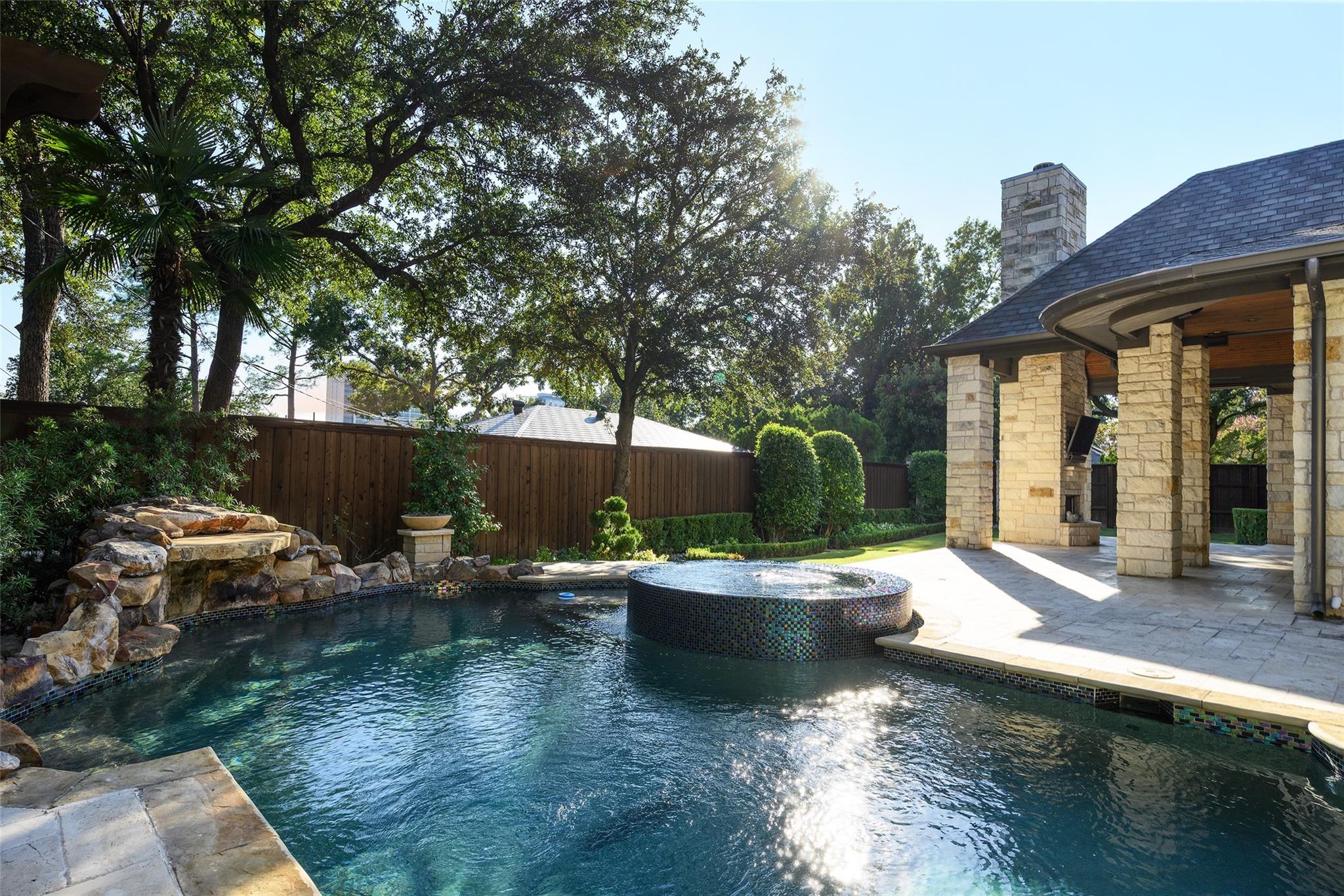 main property photo 29