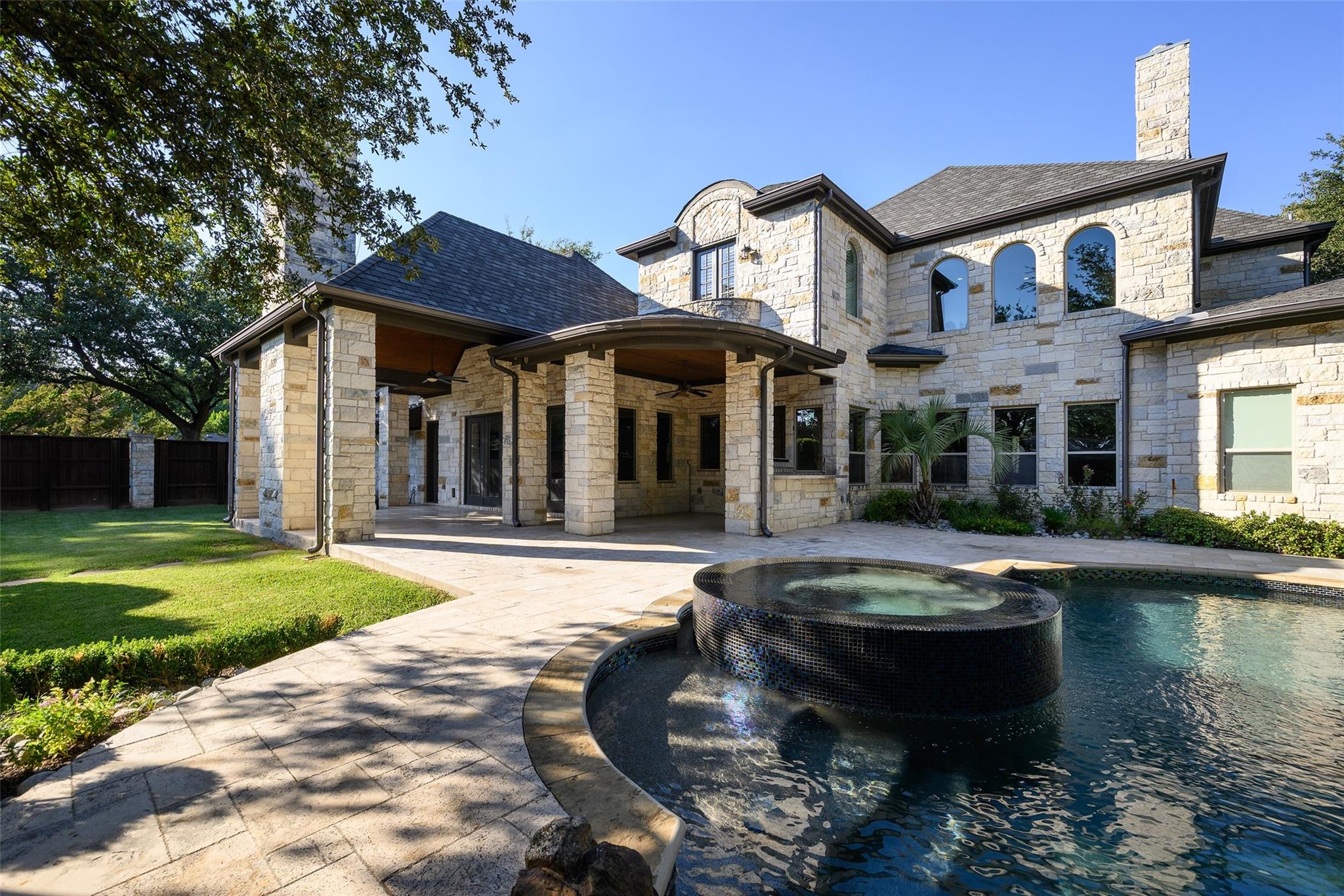 main property photo 30