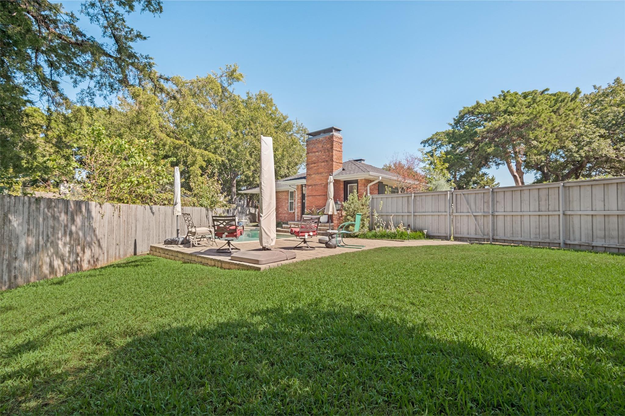 main property photo 28