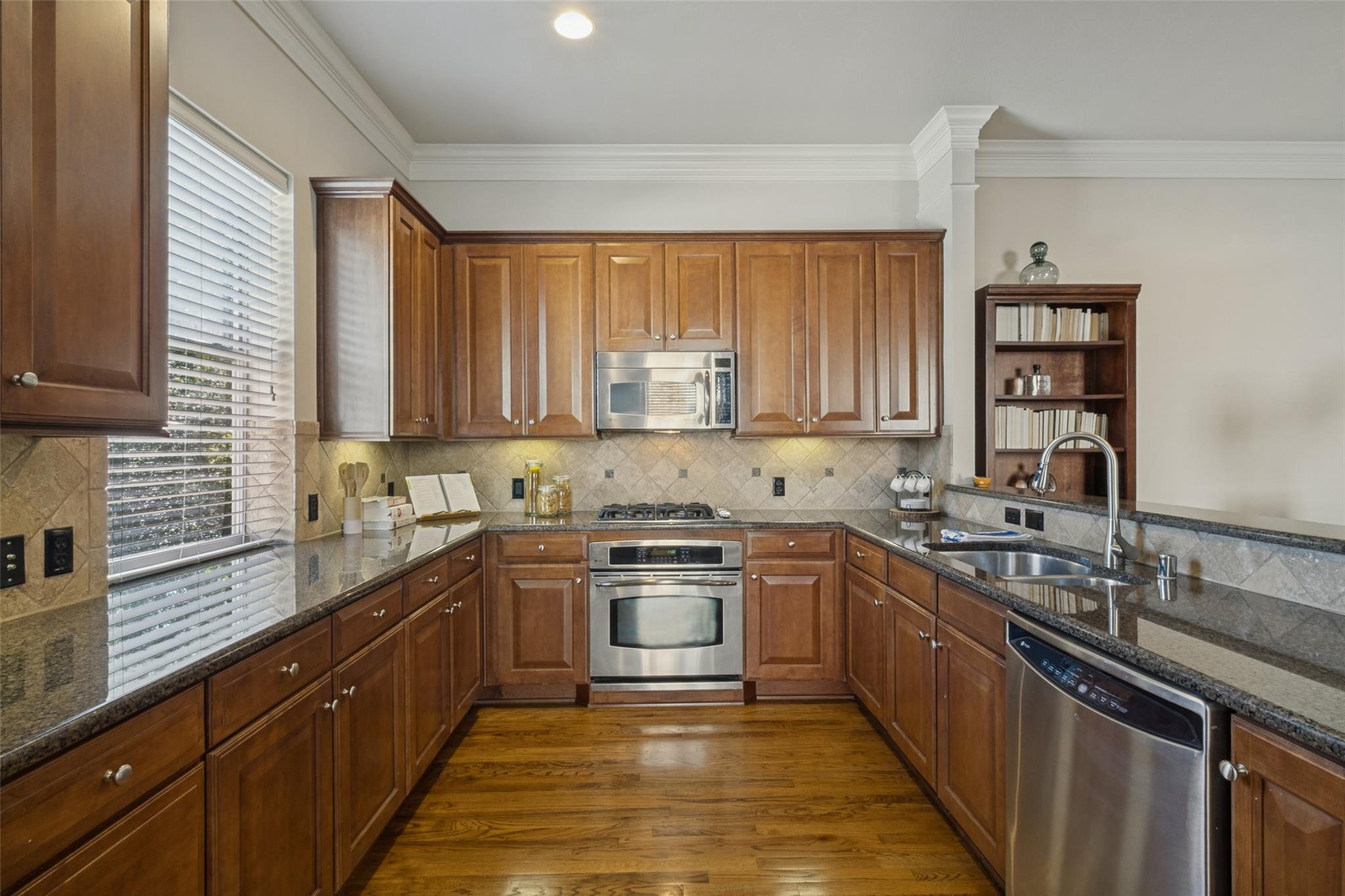 main property photo 0